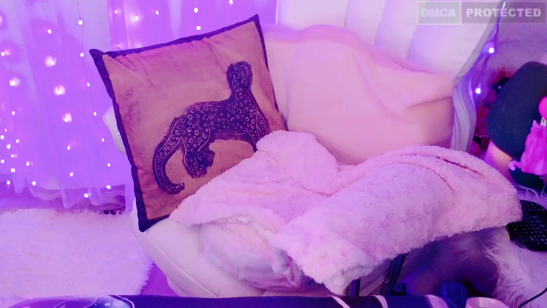 Gallery image thumbnail from kitty_'s myfreecams stream on, 02/01/2025, 10:21 image 11 of 20