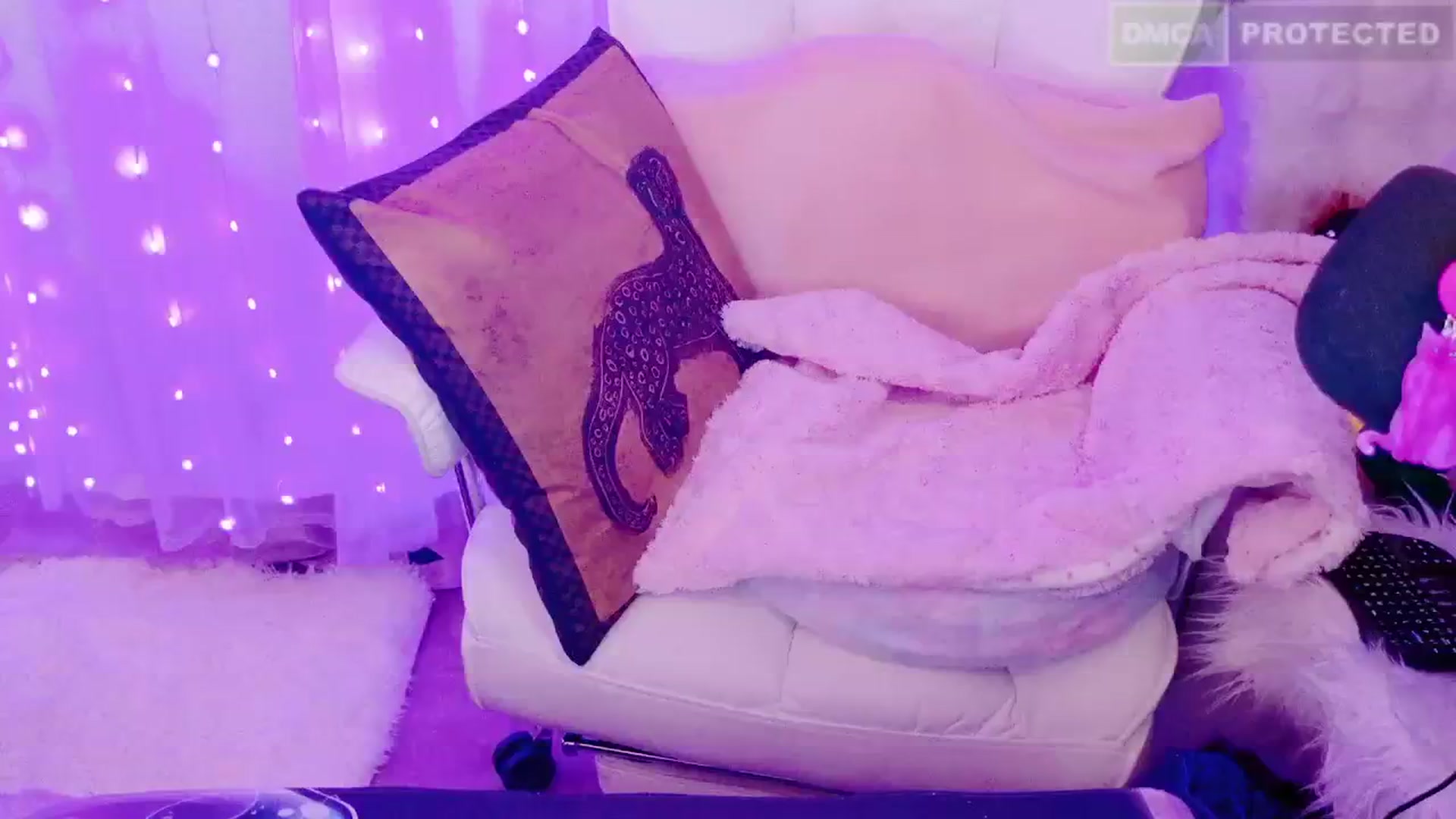 Gallery image thumbnail from kitty_'s myfreecams stream on, 02/01/2025, 10:21 image 5 of 20