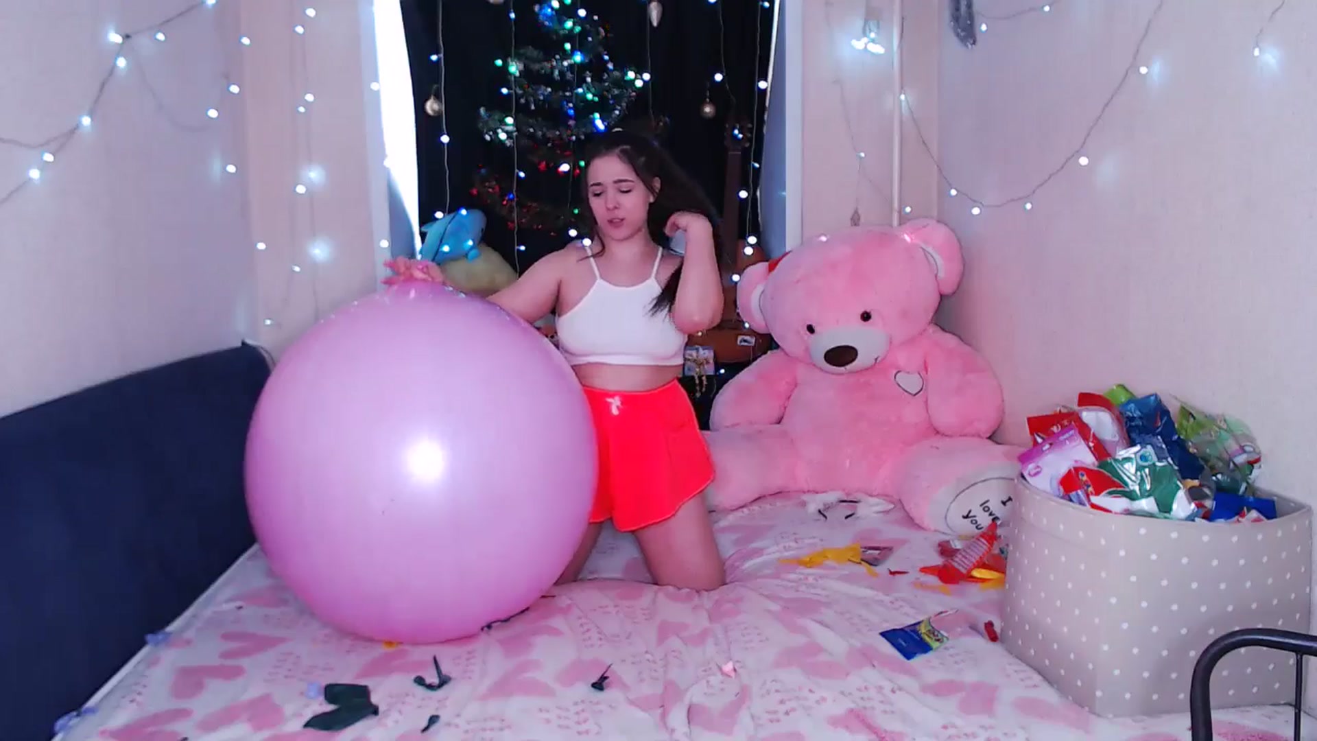 Gallery image thumbnail from kitty_devil's myfreecams stream on, 12/25/2024, 07:58 image 7 of 20