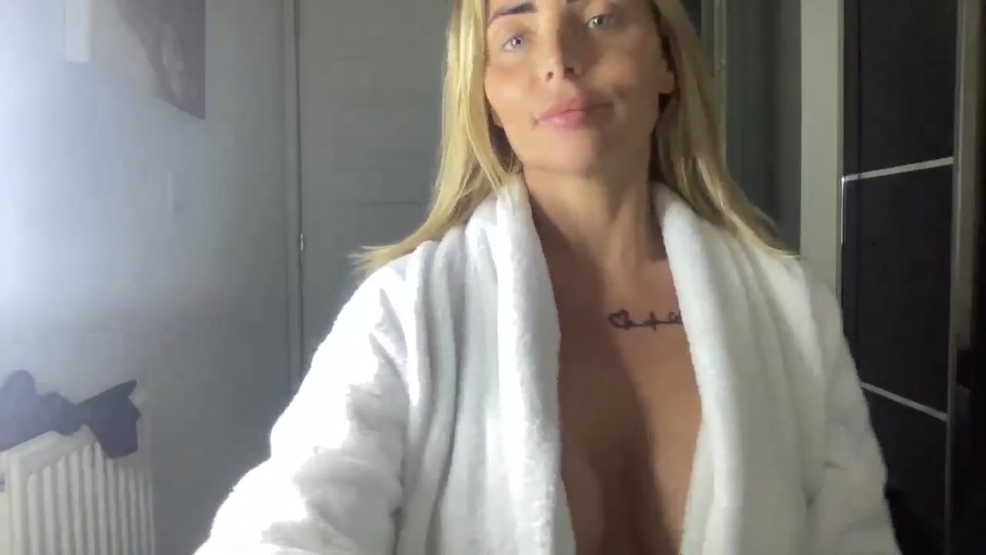 Gallery image thumbnail from kittycatxx's myfreecams stream on, 12/29/2024, 21:21 image 10 of 20