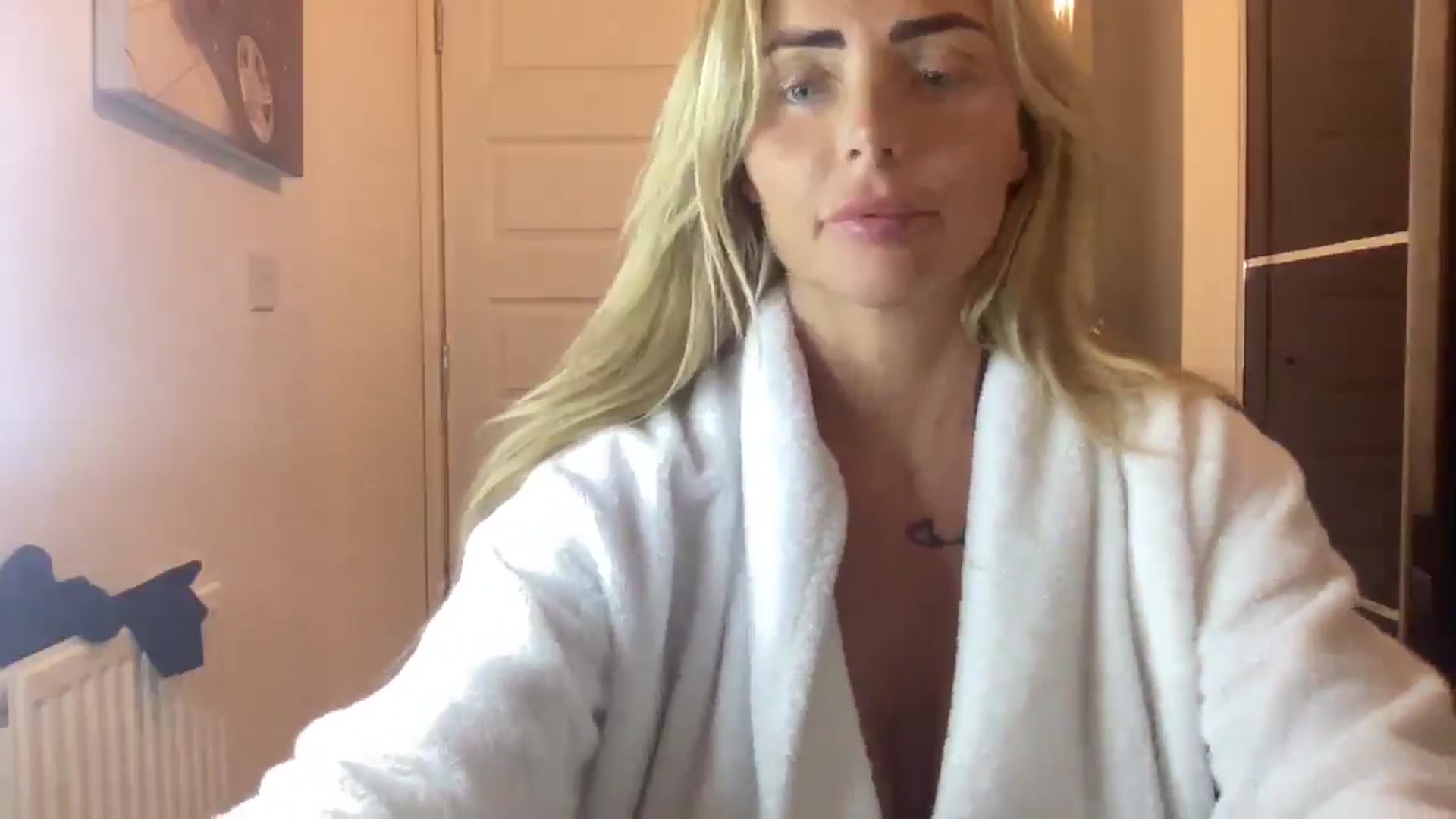 Gallery image thumbnail from kittycatxx's myfreecams stream on, 12/29/2024, 21:21 image 17 of 20
