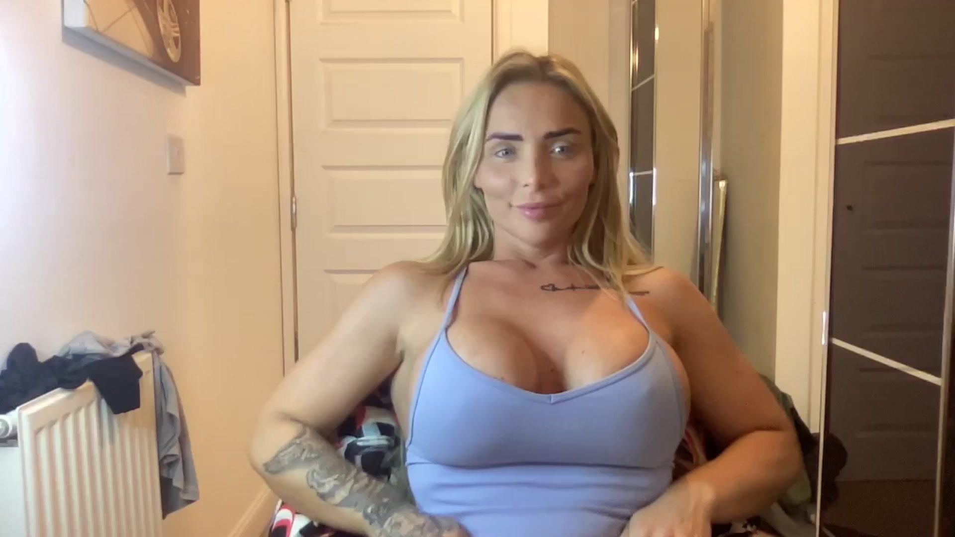 Gallery image thumbnail from kittycatxx's myfreecams stream on, 12/31/2024, 20:39 image 18 of 20