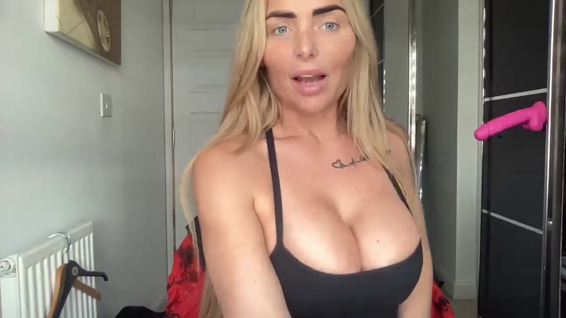 Gallery image thumbnail from kittycatxx's myfreecams stream on, 01/07/2025, 11:06 image 4 of 20