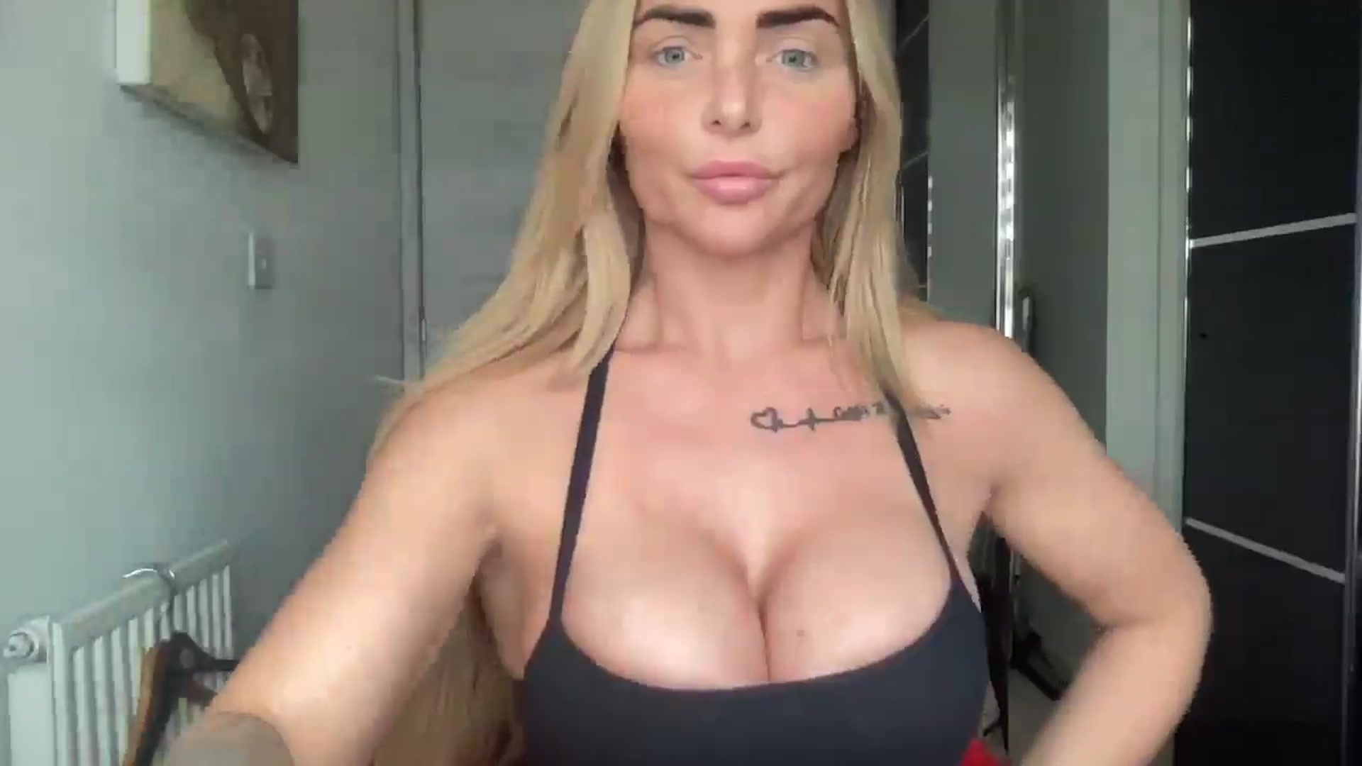 Gallery image thumbnail from kittycatxx's myfreecams stream on, 01/07/2025, 15:12 image 11 of 20