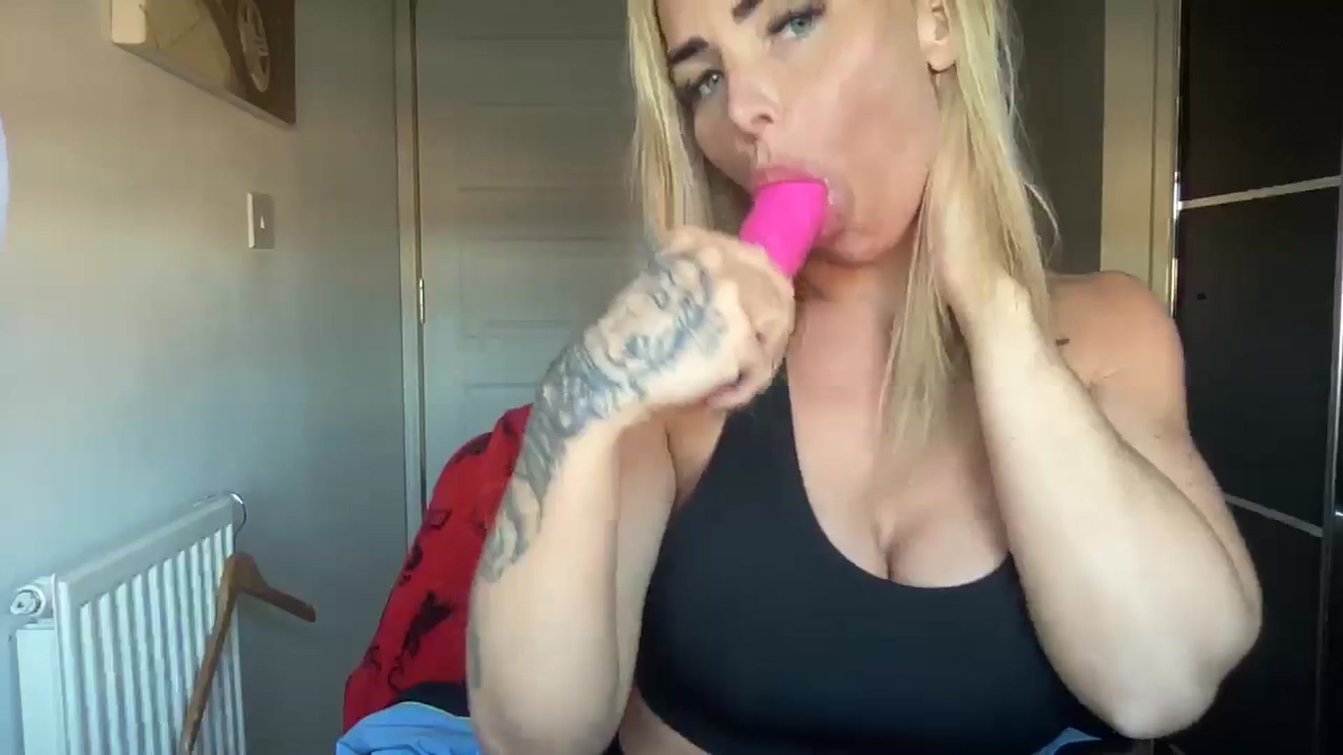 Gallery image thumbnail from kittycatxx's myfreecams stream on, 01/16/2025, 11:11 image 9 of 20