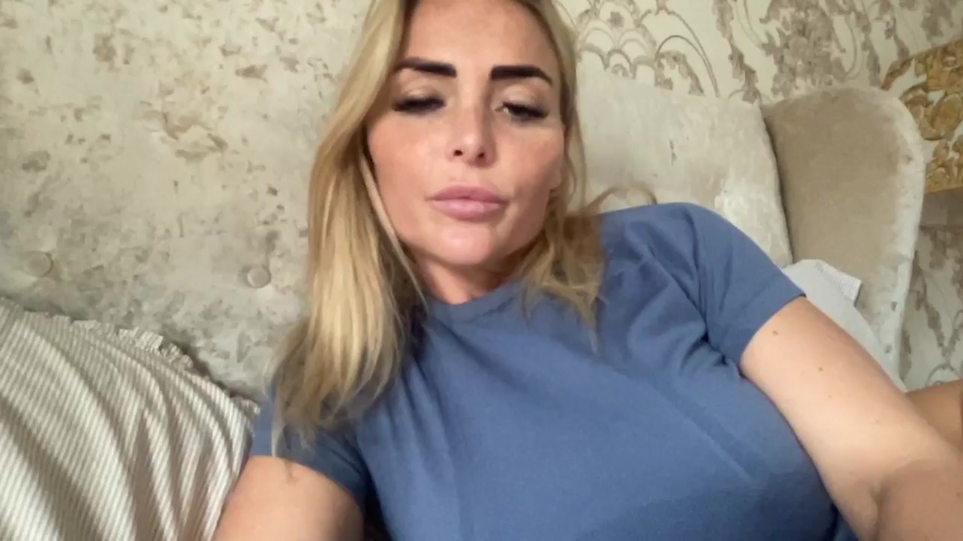 Gallery image thumbnail from kittycatxx's myfreecams stream on, 01/19/2025, 12:53 image 1 of 20