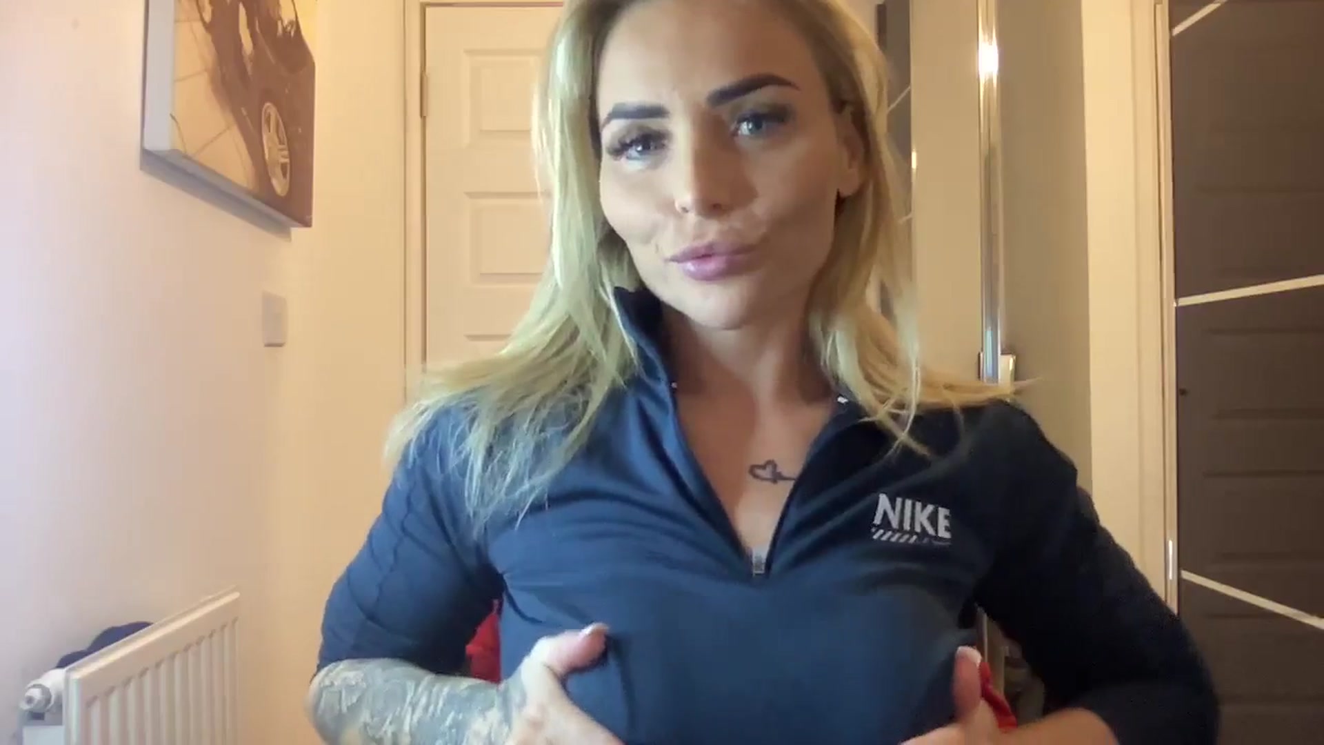 Gallery image thumbnail from kittycatxx's myfreecams stream on, 01/25/2025, 20:39 image 17 of 20