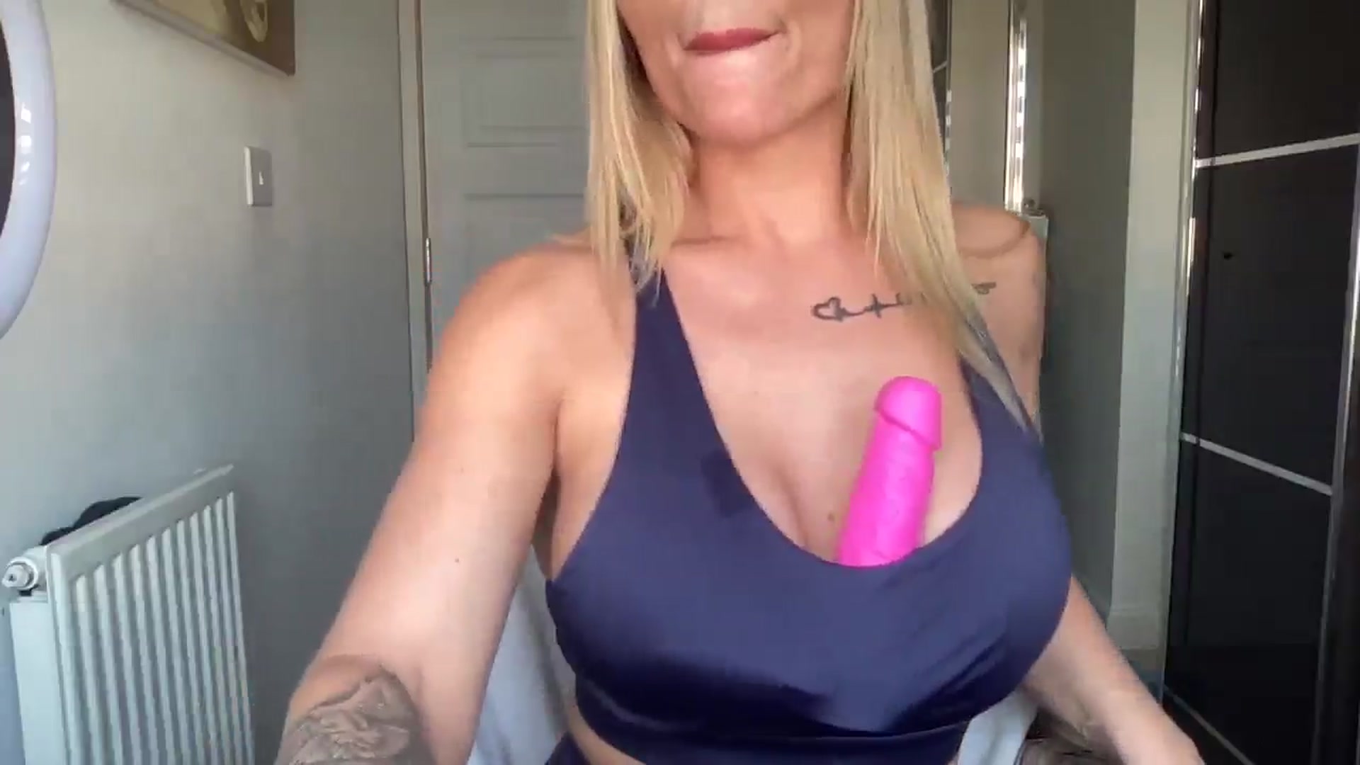 Gallery image thumbnail from kittycatxx's myfreecams stream on, 01/31/2025, 11:07 image 16 of 20