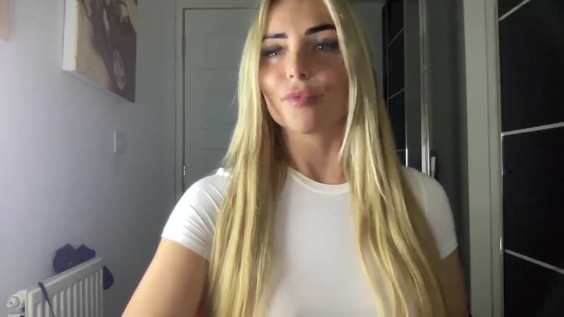 Gallery image thumbnail from kittycatxx's myfreecams stream on, 02/10/2025, 21:04 image 10 of 20