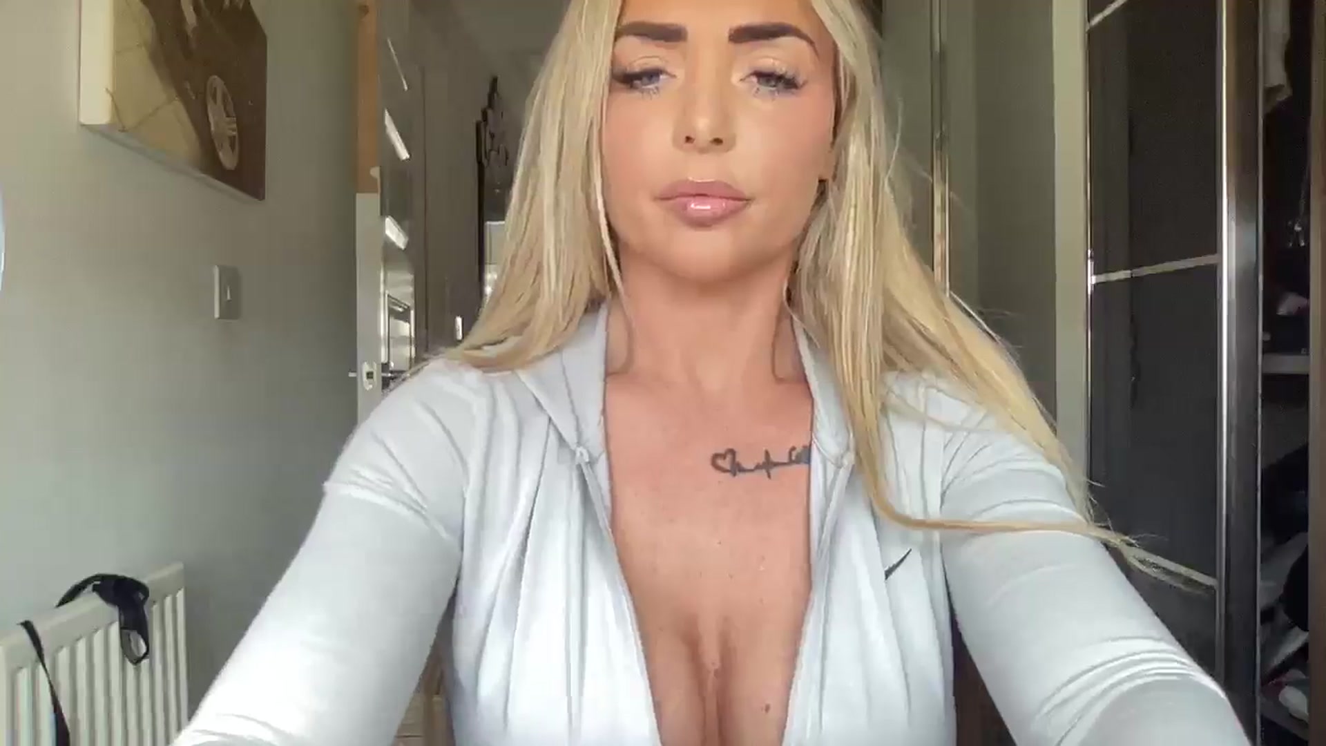 Gallery image thumbnail from kittycatxx's myfreecams stream on, 02/14/2025, 12:02 image 15 of 20
