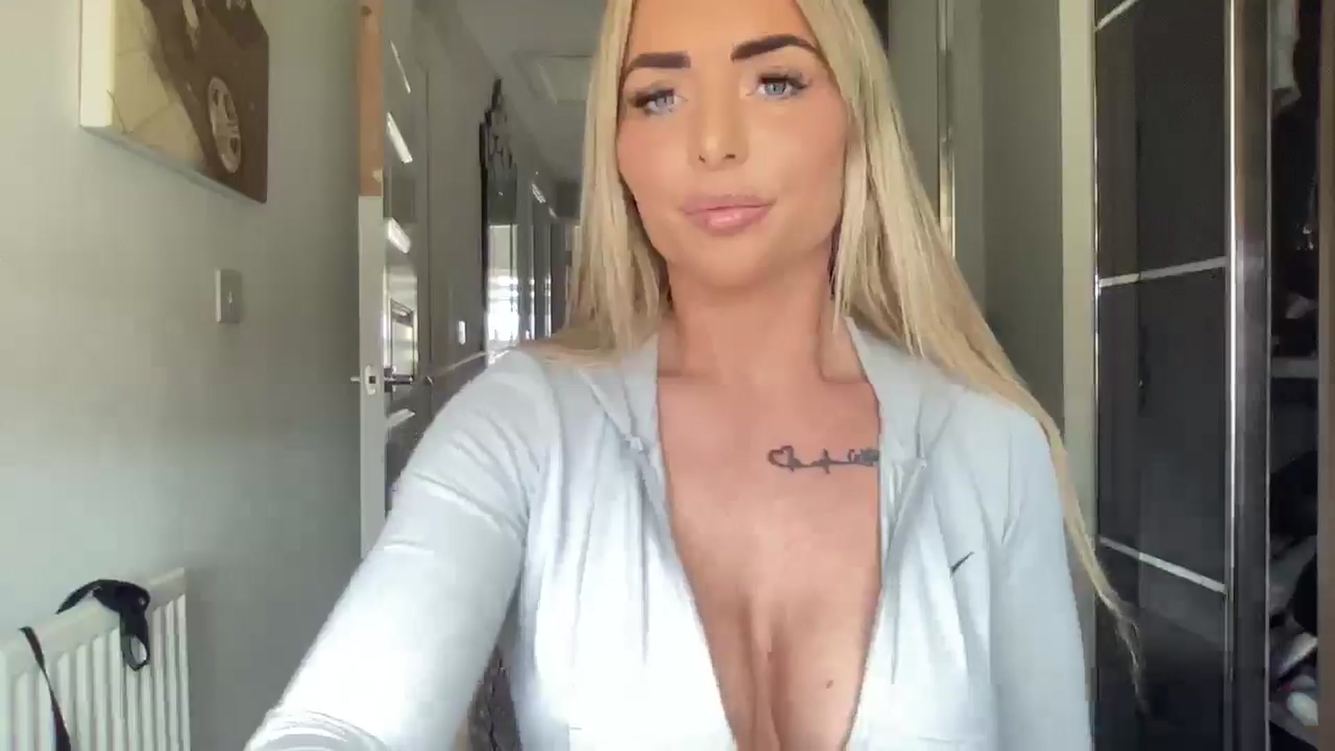 Gallery image thumbnail from kittycatxx's myfreecams stream on, 02/14/2025, 12:25 image 9 of 20