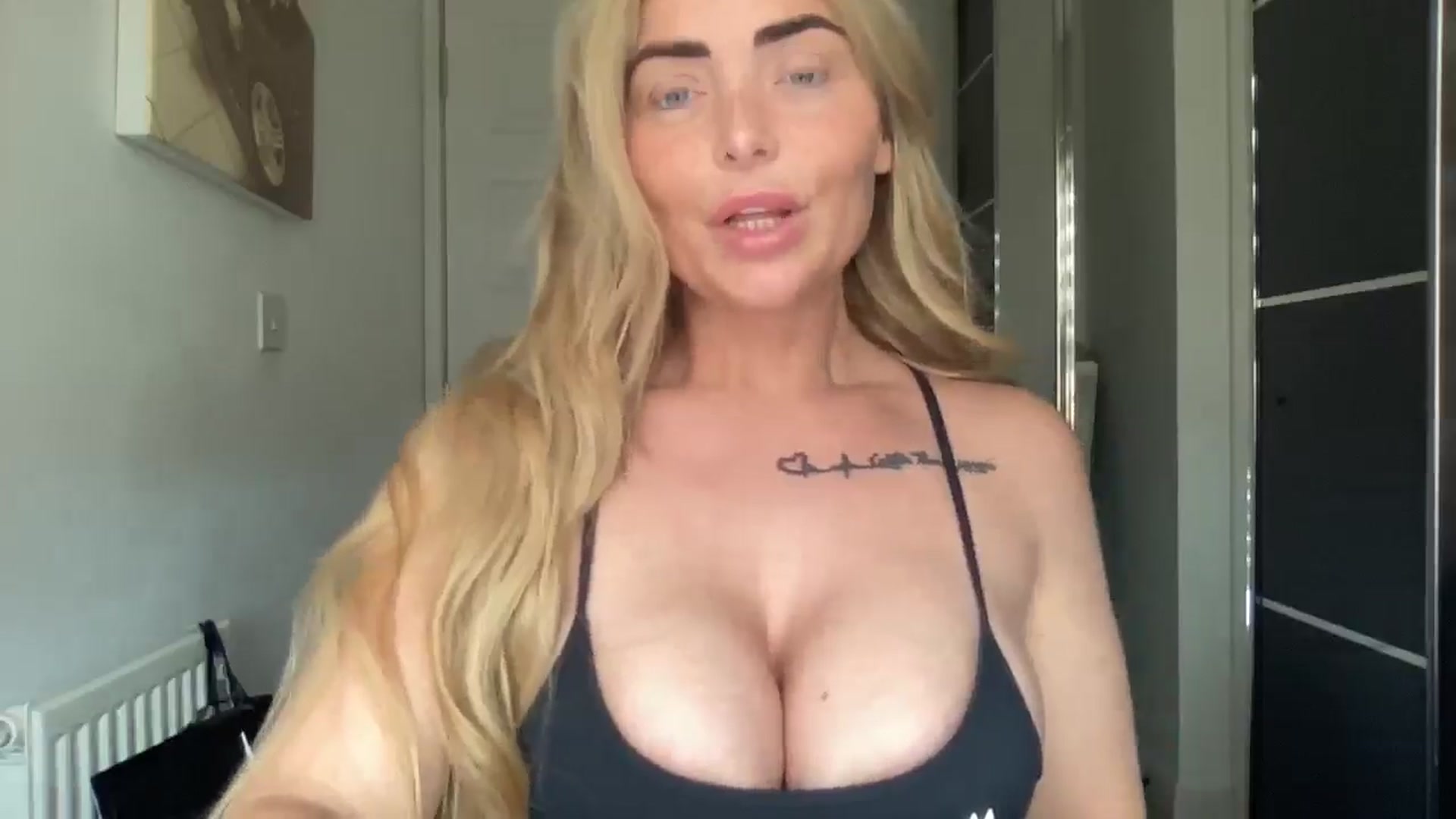 Gallery image thumbnail from kittycatxx's myfreecams stream on, 02/23/2025, 12:37 image 14 of 20