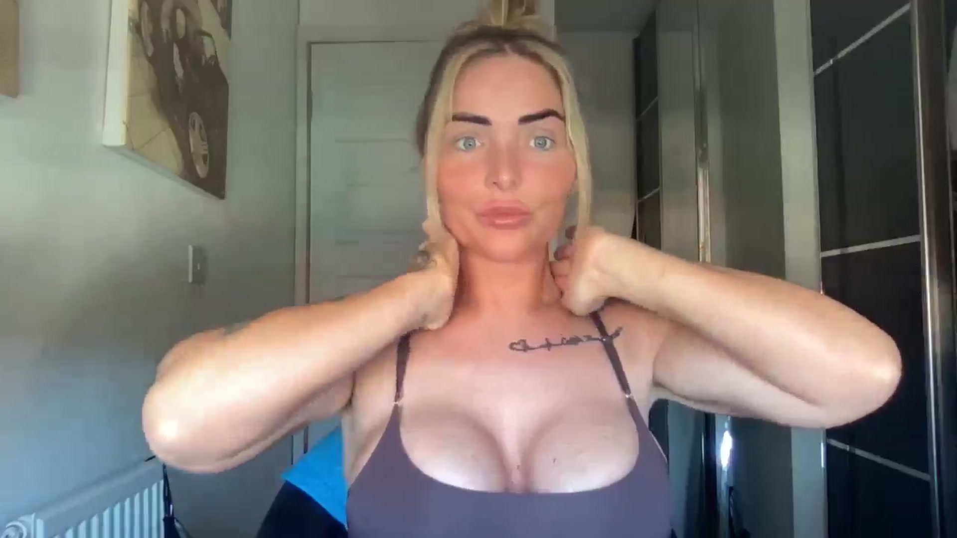 Gallery image thumbnail from kittycatxx's myfreecams stream on, 02/24/2025, 13:17 image 4 of 20