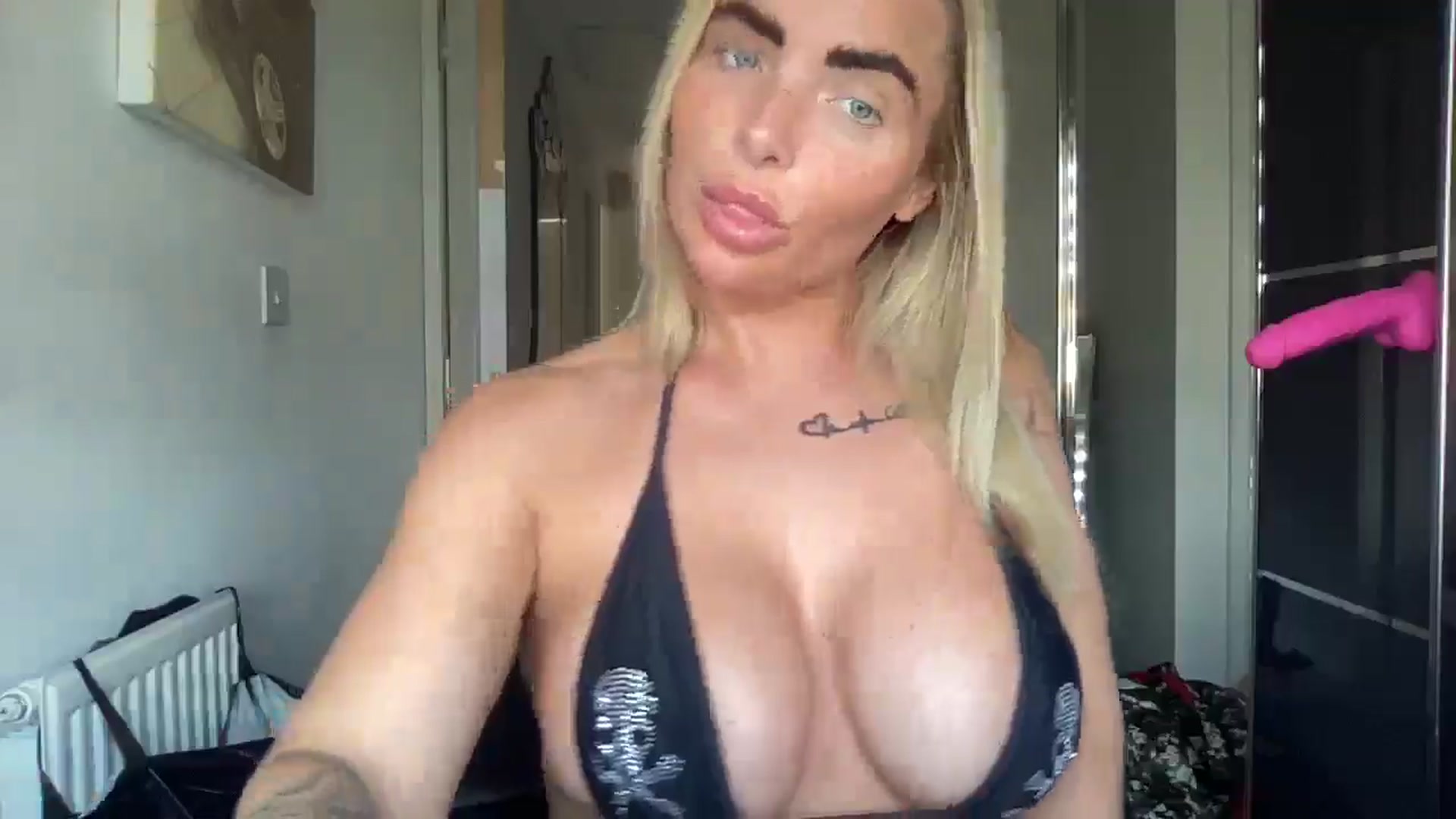 Gallery image thumbnail from kittycatxx's myfreecams stream on, 03/09/2025, 12:43 image 11 of 20