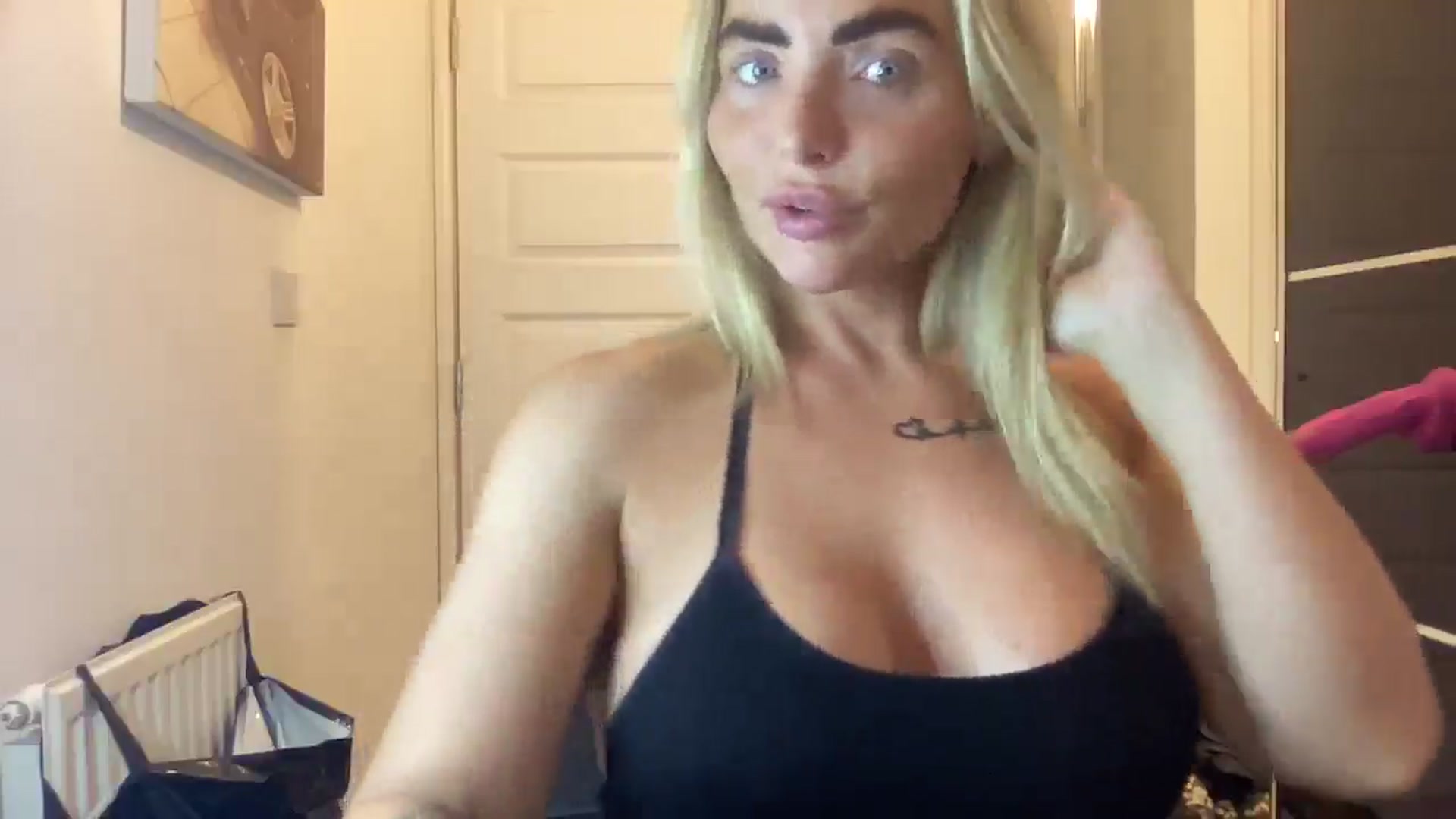 Gallery image thumbnail from kittycatxx's myfreecams stream on, 03/09/2025, 20:34 image 12 of 20
