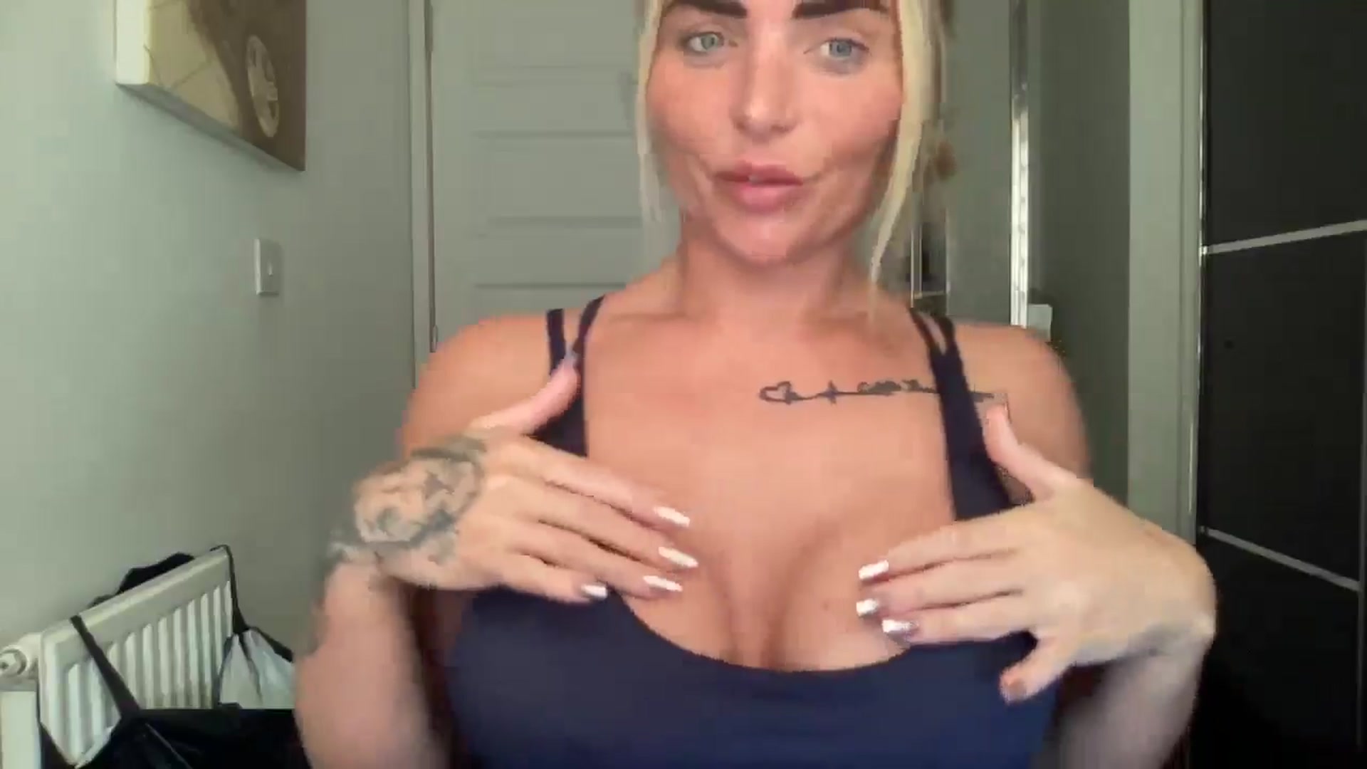 Gallery image thumbnail from kittycatxx's myfreecams stream on, 03/11/2025, 12:18 image 14 of 20