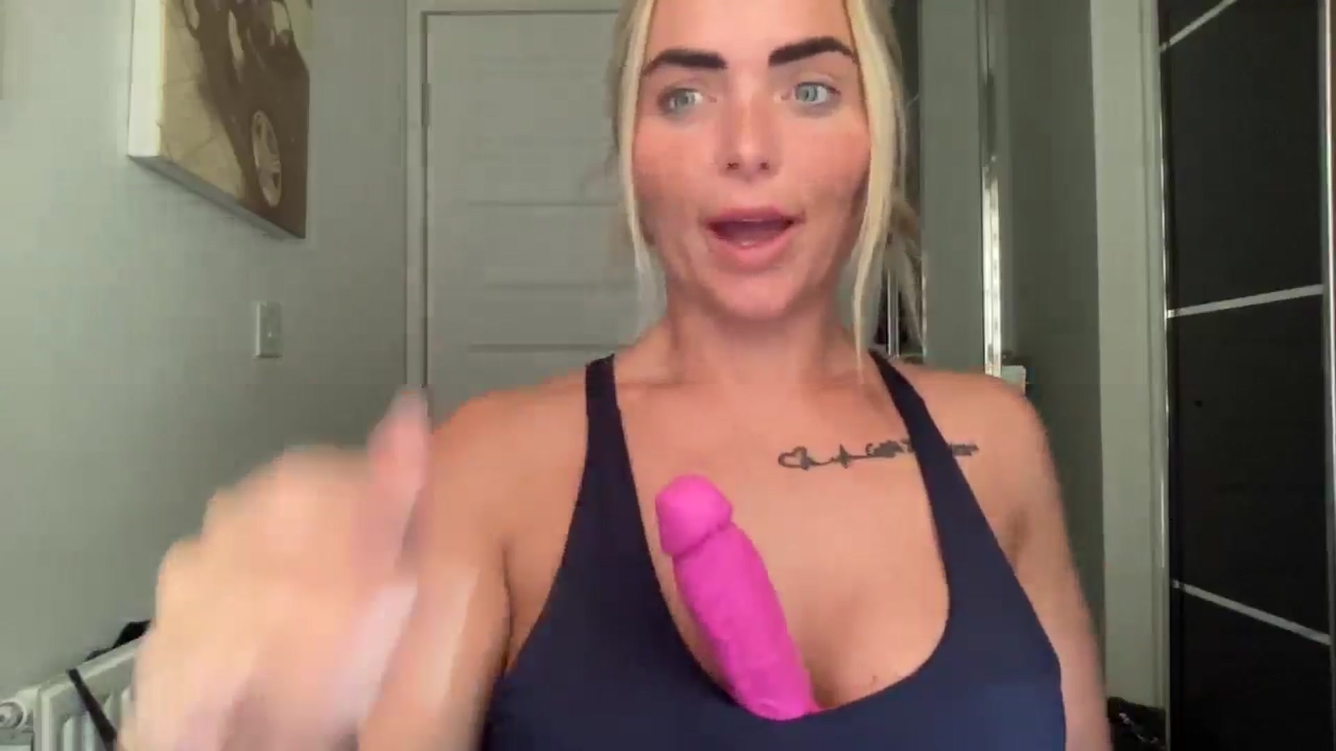 Gallery image thumbnail from kittycatxx's myfreecams stream on, 03/11/2025, 12:18 image 4 of 20