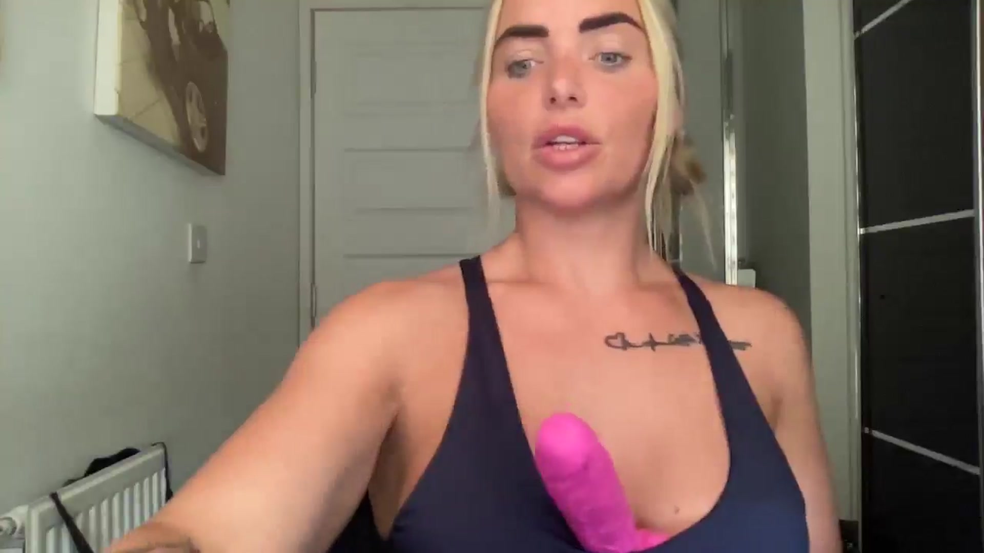 Gallery image thumbnail from kittycatxx's myfreecams stream on, 03/11/2025, 12:18 image 3 of 20