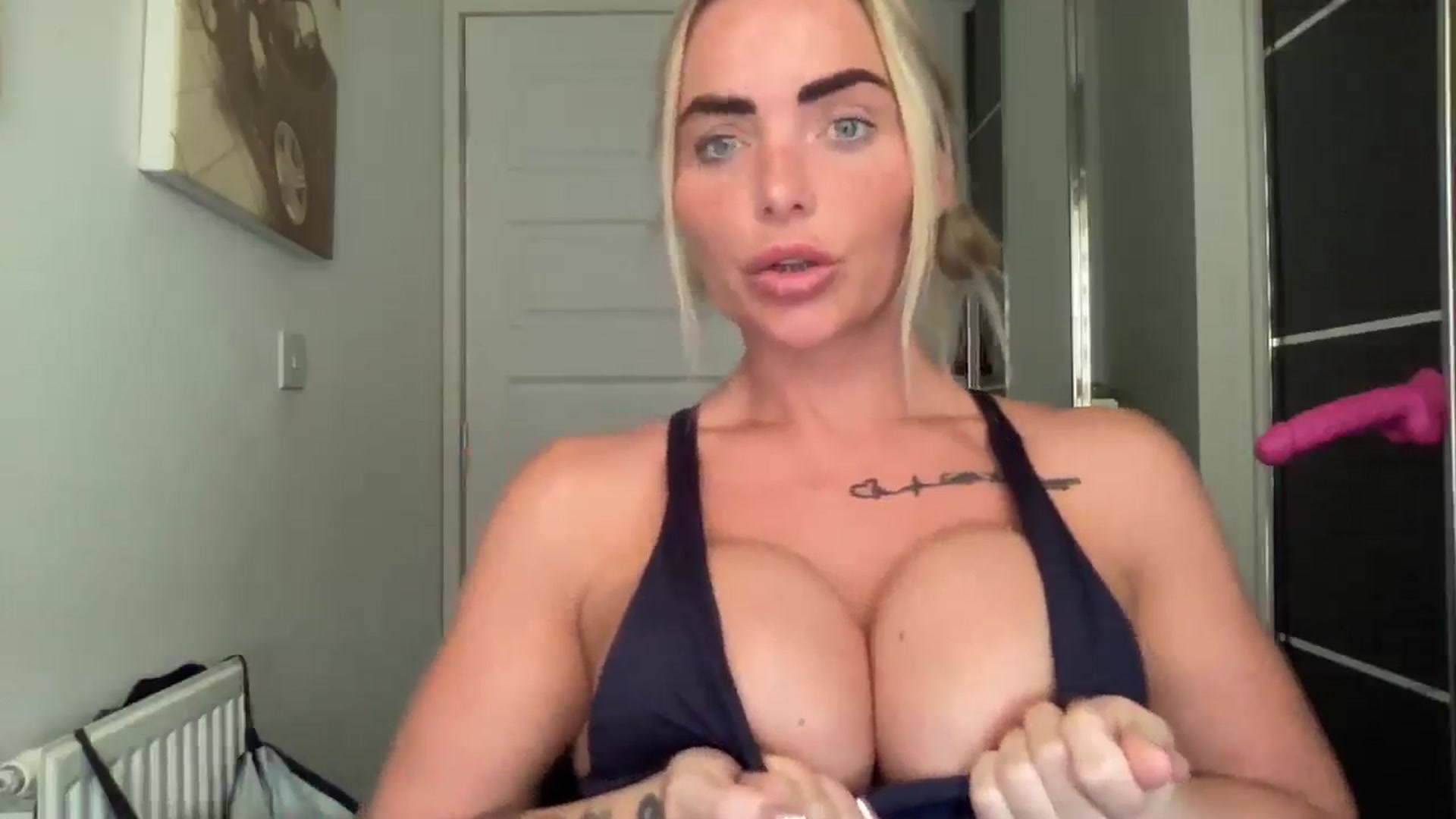 Gallery image thumbnail from kittycatxx's myfreecams stream on, 03/11/2025, 12:18 image 5 of 20