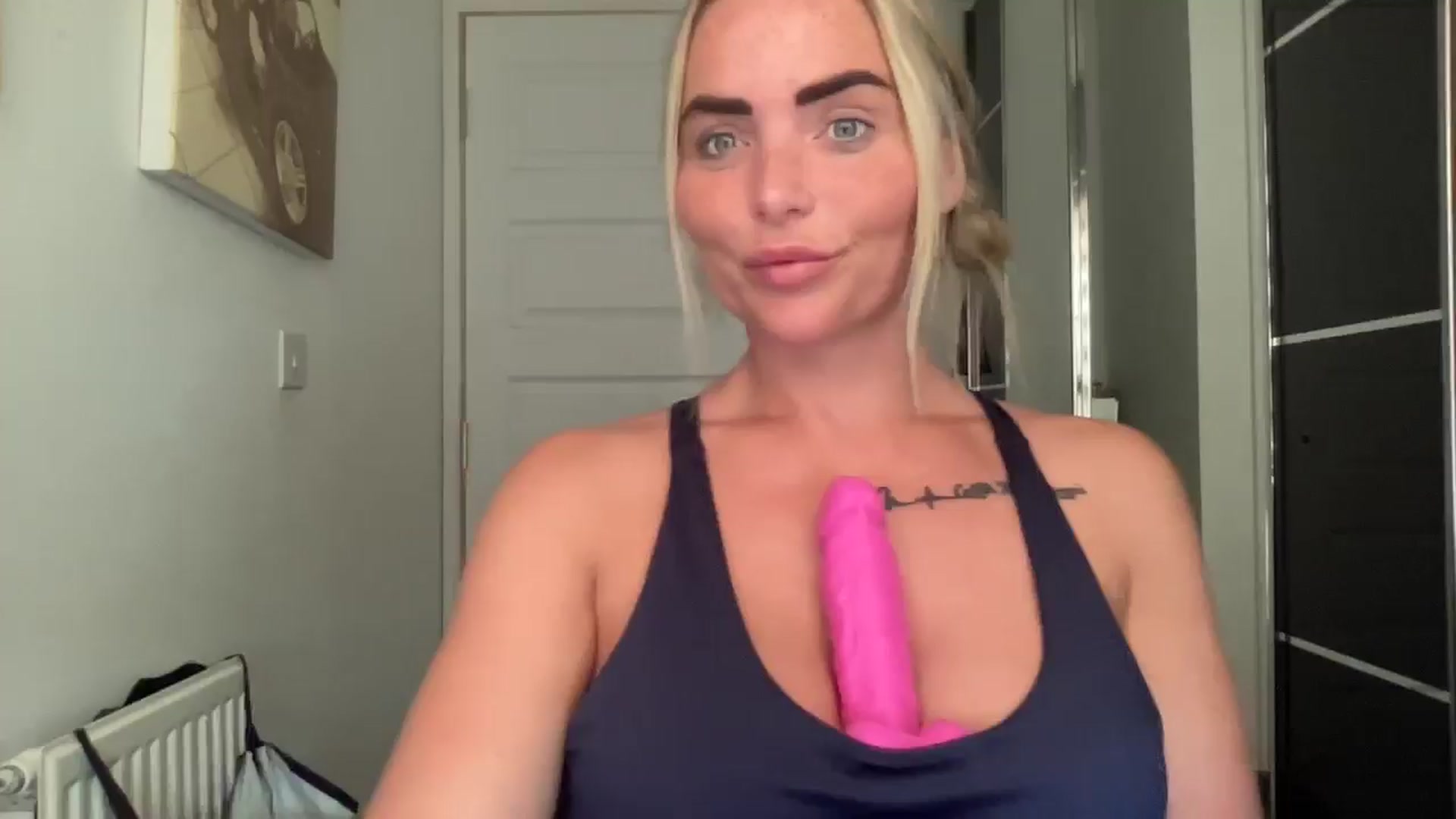 Gallery image thumbnail from kittycatxx's myfreecams stream on, 03/11/2025, 12:18 image 1 of 20