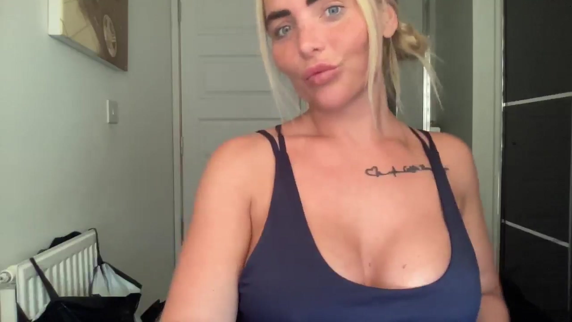 Gallery image thumbnail from kittycatxx's myfreecams stream on, 03/11/2025, 12:18 image 13 of 20