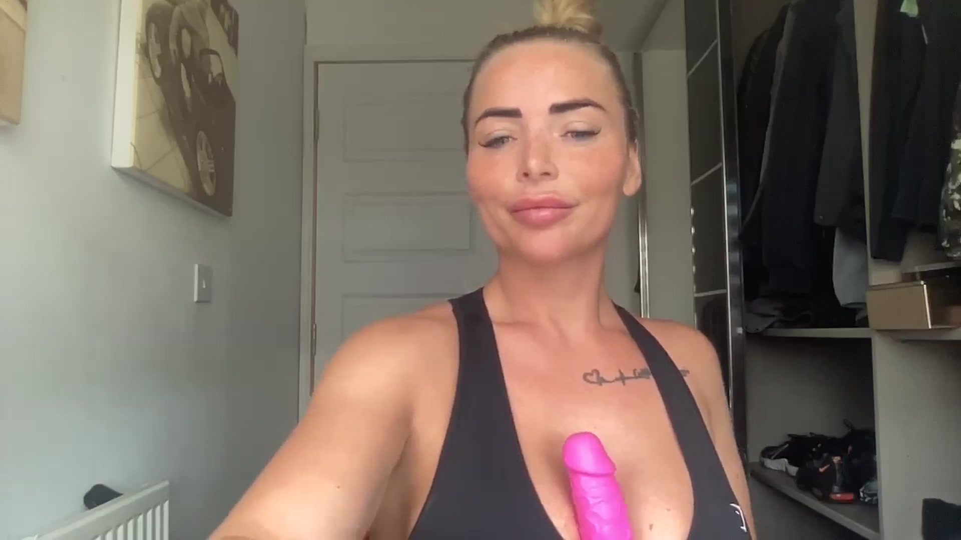 Gallery image thumbnail from kittycatxx's myfreecams stream on, 03/21/2025, 12:13 image 12 of 20