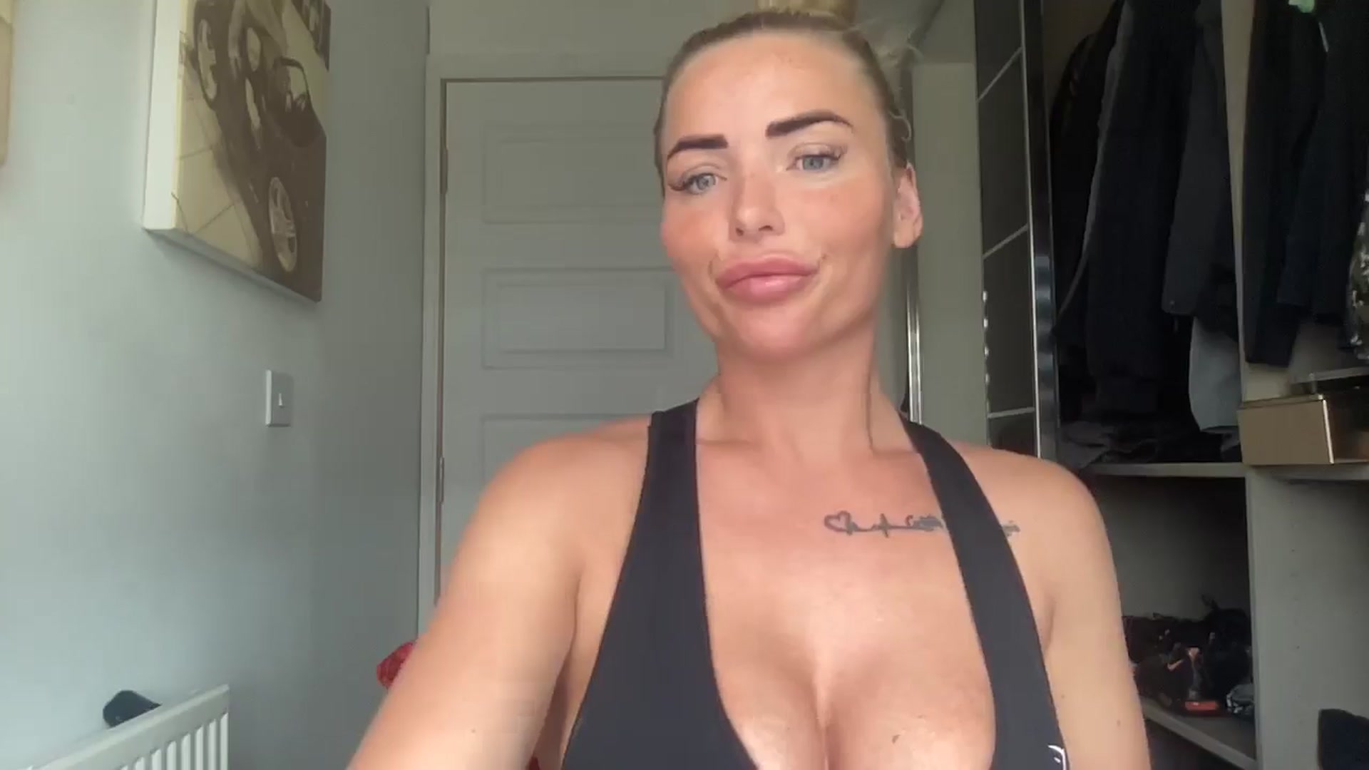 Gallery image thumbnail from kittycatxx's myfreecams stream on, 03/21/2025, 12:13 image 6 of 20