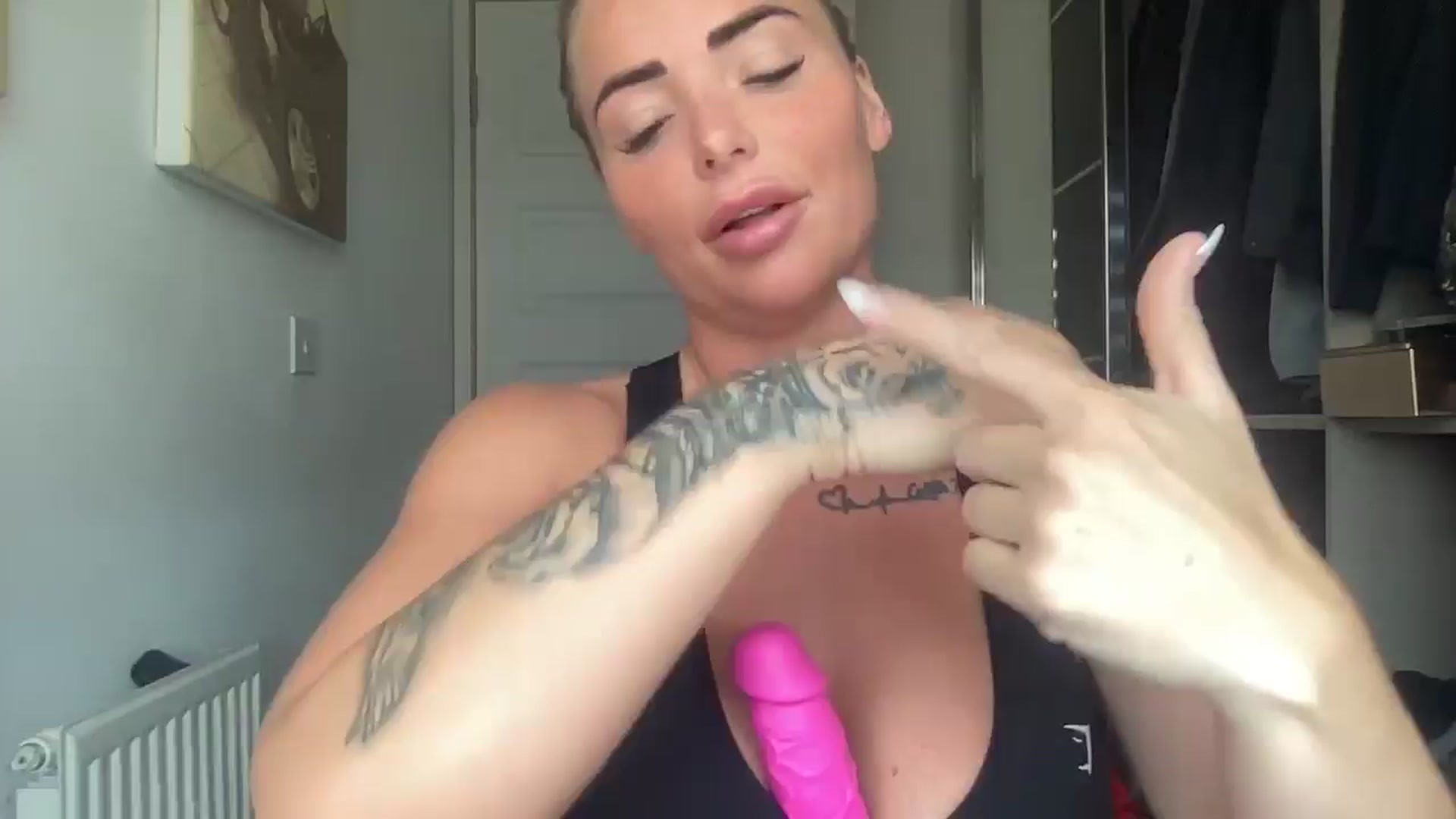 Gallery image thumbnail from kittycatxx's myfreecams stream on, 03/21/2025, 12:13 image 14 of 20