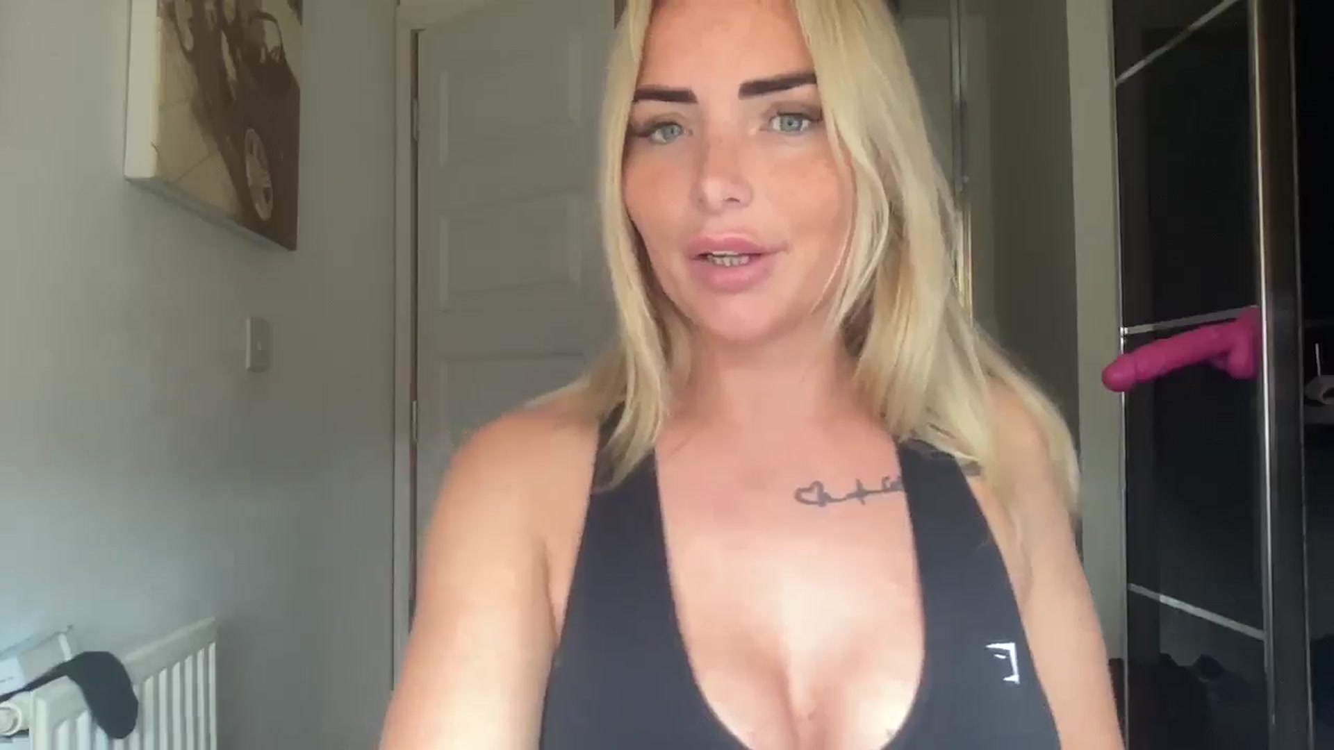 Gallery image thumbnail from kittycatxx's myfreecams stream on, 03/23/2025, 13:17 image 8 of 20