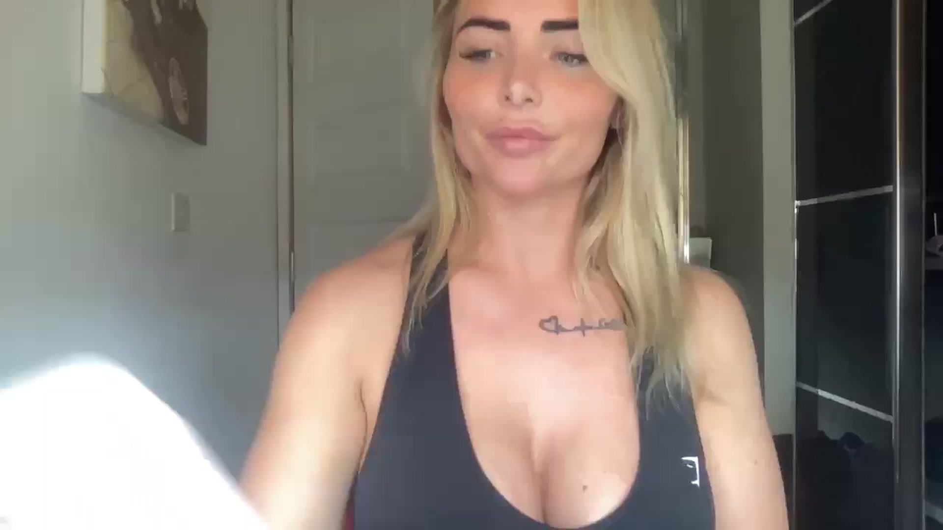 Gallery image thumbnail from kittycatxx's myfreecams stream on, 03/23/2025, 13:41 image 9 of 20