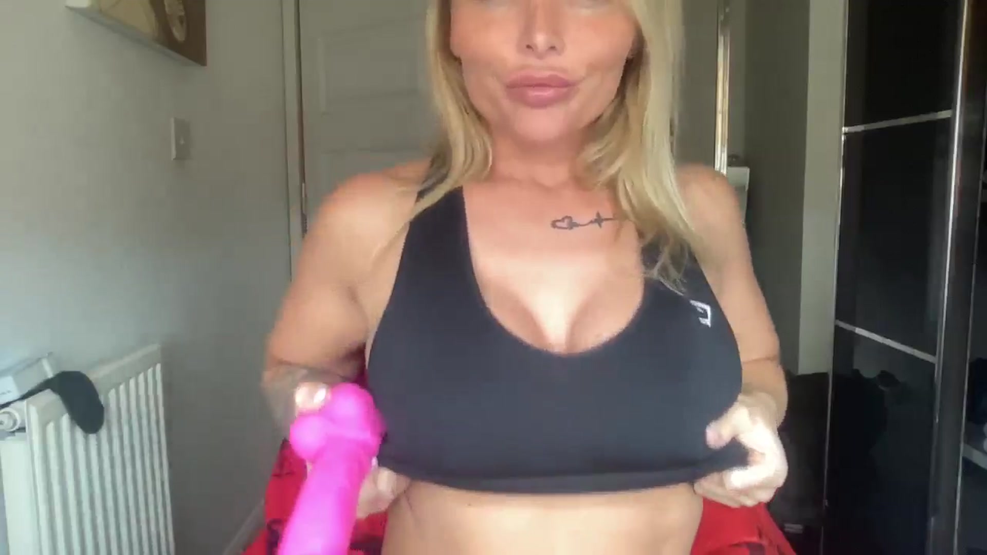 Gallery image thumbnail from kittycatxx's myfreecams stream on, 03/23/2025, 13:41 image 3 of 20