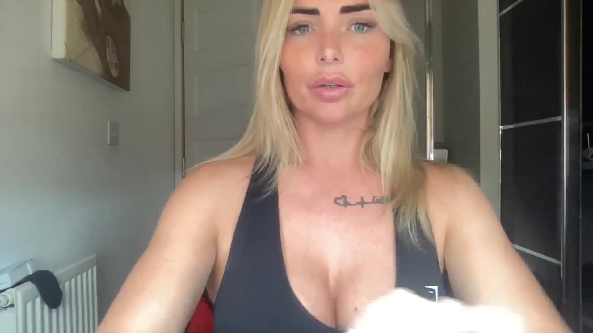 Gallery image thumbnail from kittycatxx's myfreecams stream on, 03/23/2025, 13:41 image 12 of 20