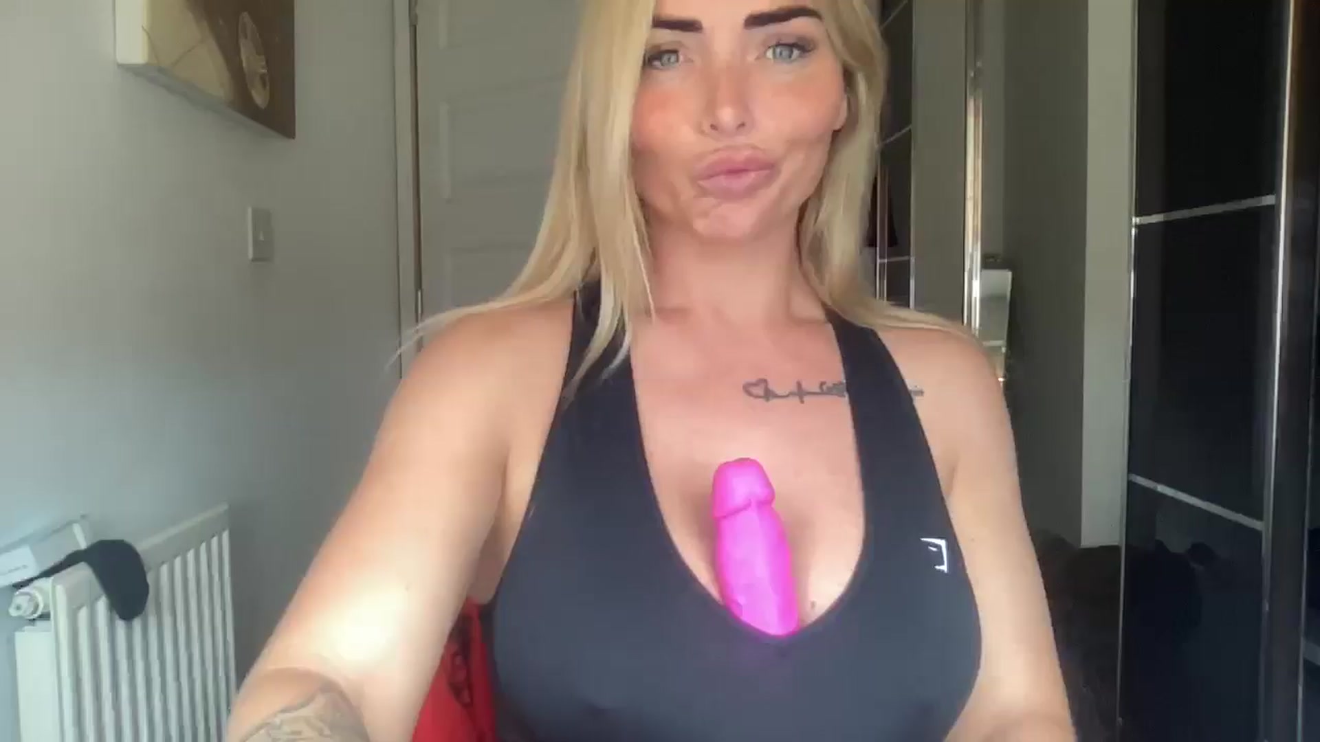 Gallery image thumbnail from kittycatxx's myfreecams stream on, 03/23/2025, 14:00 image 11 of 20