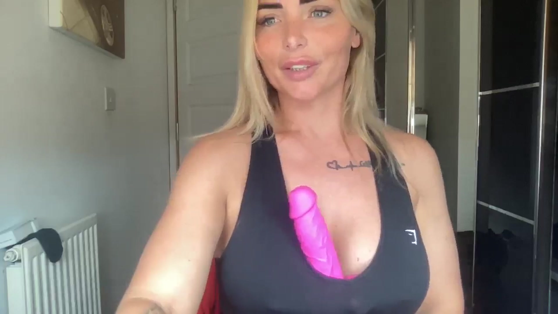 Gallery image thumbnail from kittycatxx's myfreecams stream on, 03/23/2025, 14:00 image 9 of 20