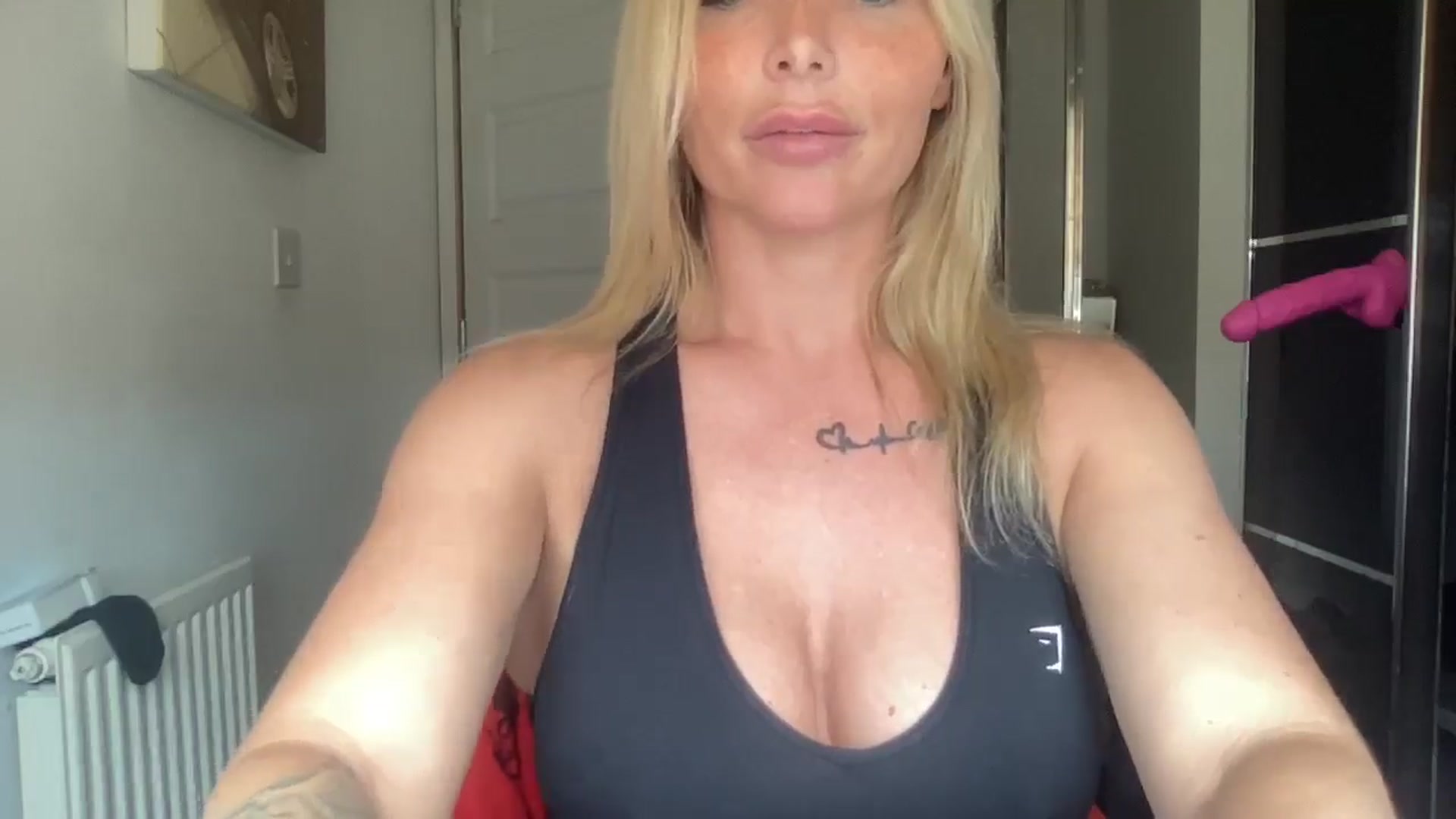 Gallery image thumbnail from kittycatxx's myfreecams stream on, 03/23/2025, 14:00 image 18 of 20