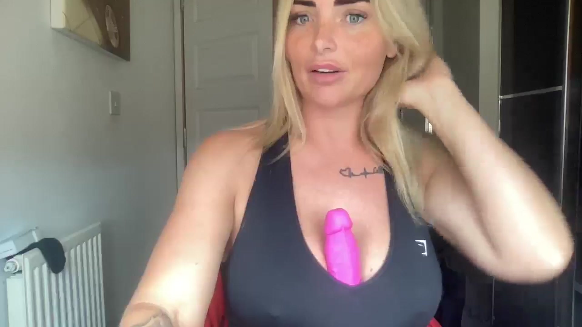 Gallery image thumbnail from kittycatxx's myfreecams stream on, 03/23/2025, 14:00 image 13 of 20