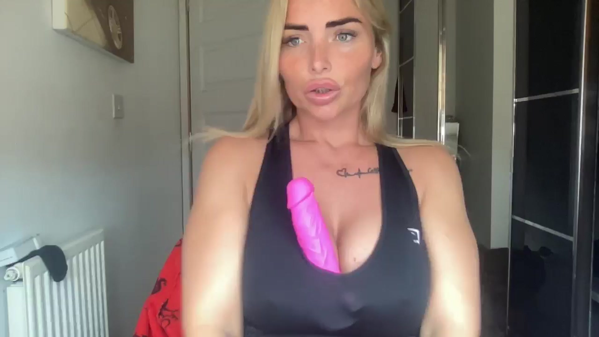 Gallery image thumbnail from kittycatxx's myfreecams stream on, 03/23/2025, 14:00 image 10 of 20