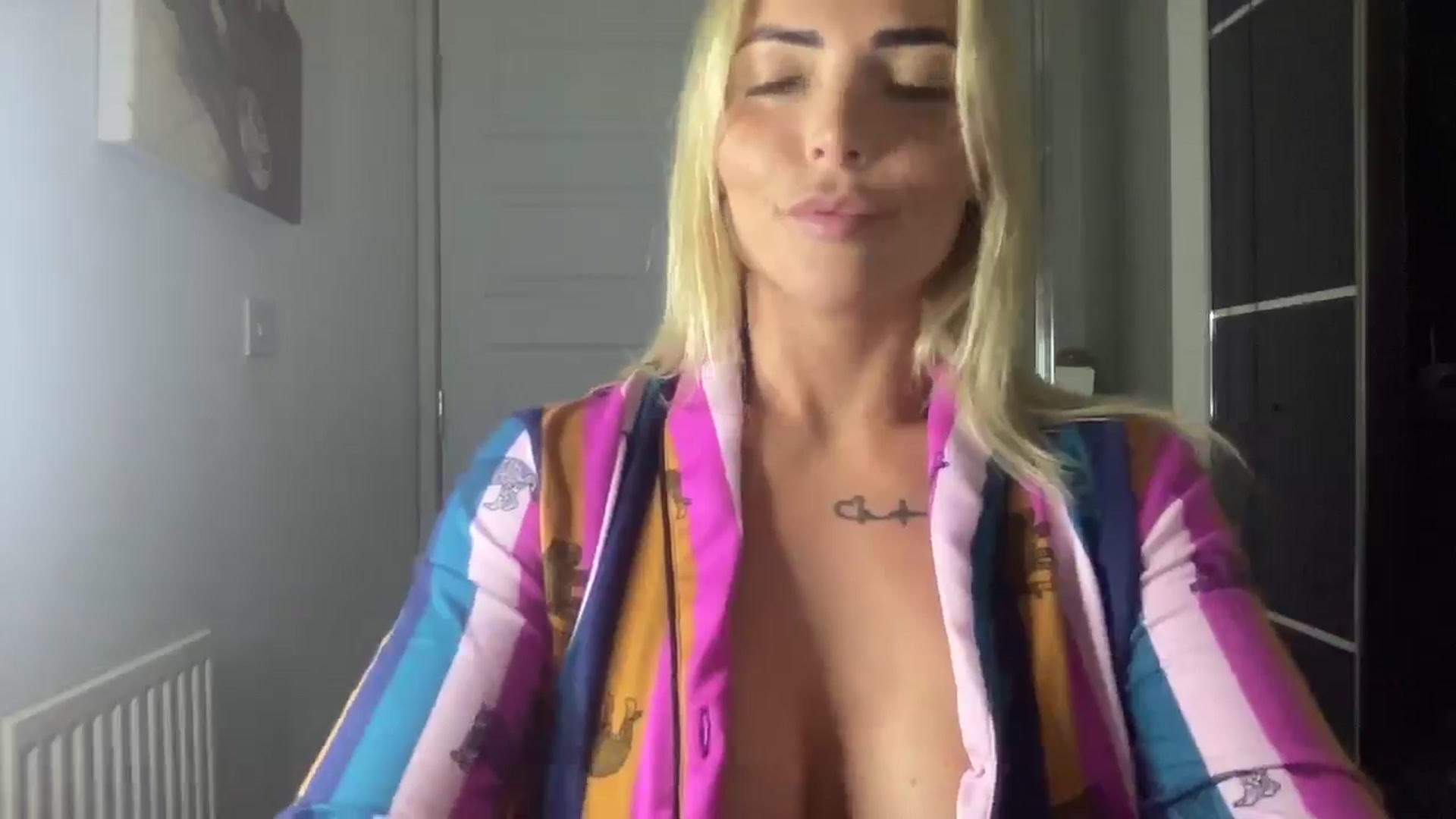 Gallery image thumbnail from kittycatxx's myfreecams stream on, 03/24/2025, 20:58 image 19 of 20