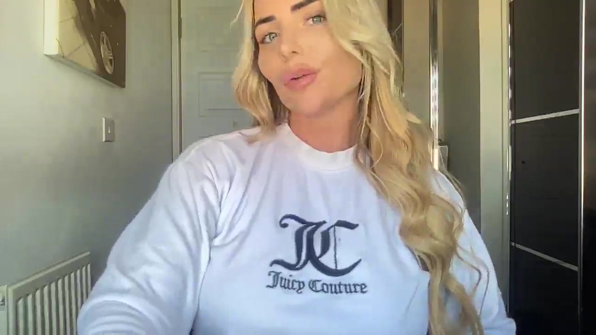 Gallery image thumbnail from kittycatxx's myfreecams stream on, 03/28/2025, 12:11 image 15 of 20