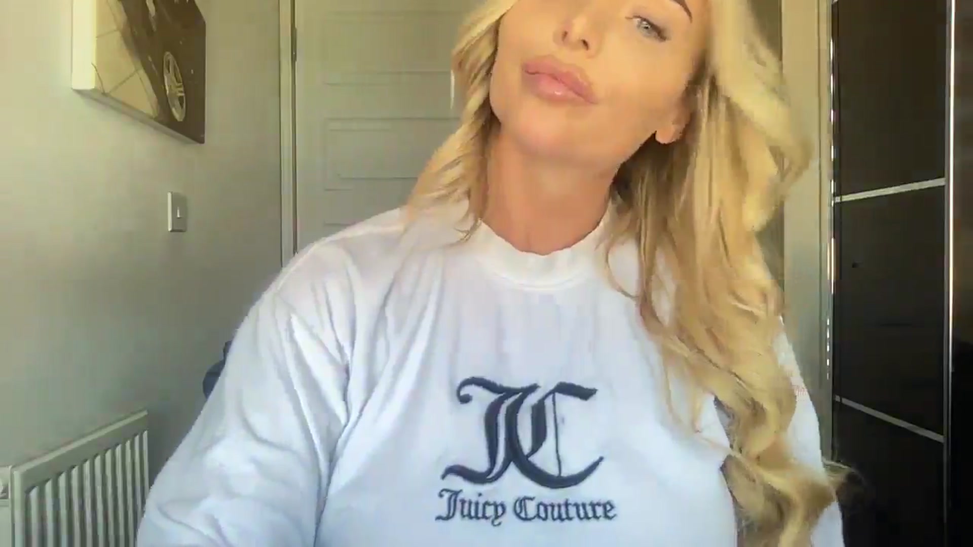 Gallery image thumbnail from kittycatxx's myfreecams stream on, 03/28/2025, 12:11 image 10 of 20