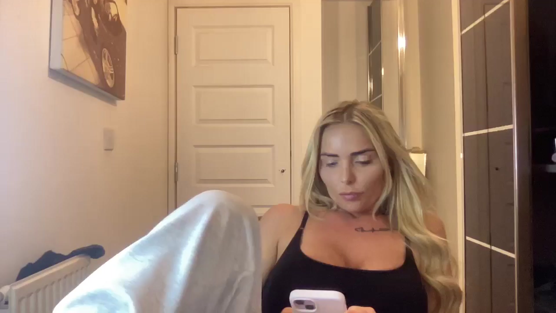 Gallery image thumbnail from kittycatxx's myfreecams stream on, 03/31/2025, 19:56 image 19 of 20