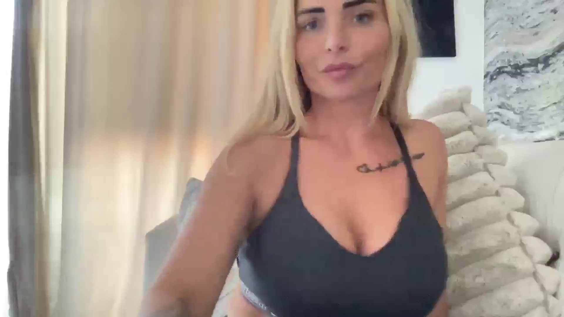 Gallery image thumbnail from kittycatxx's myfreecams stream on, 04/01/2025, 13:35 image 16 of 20