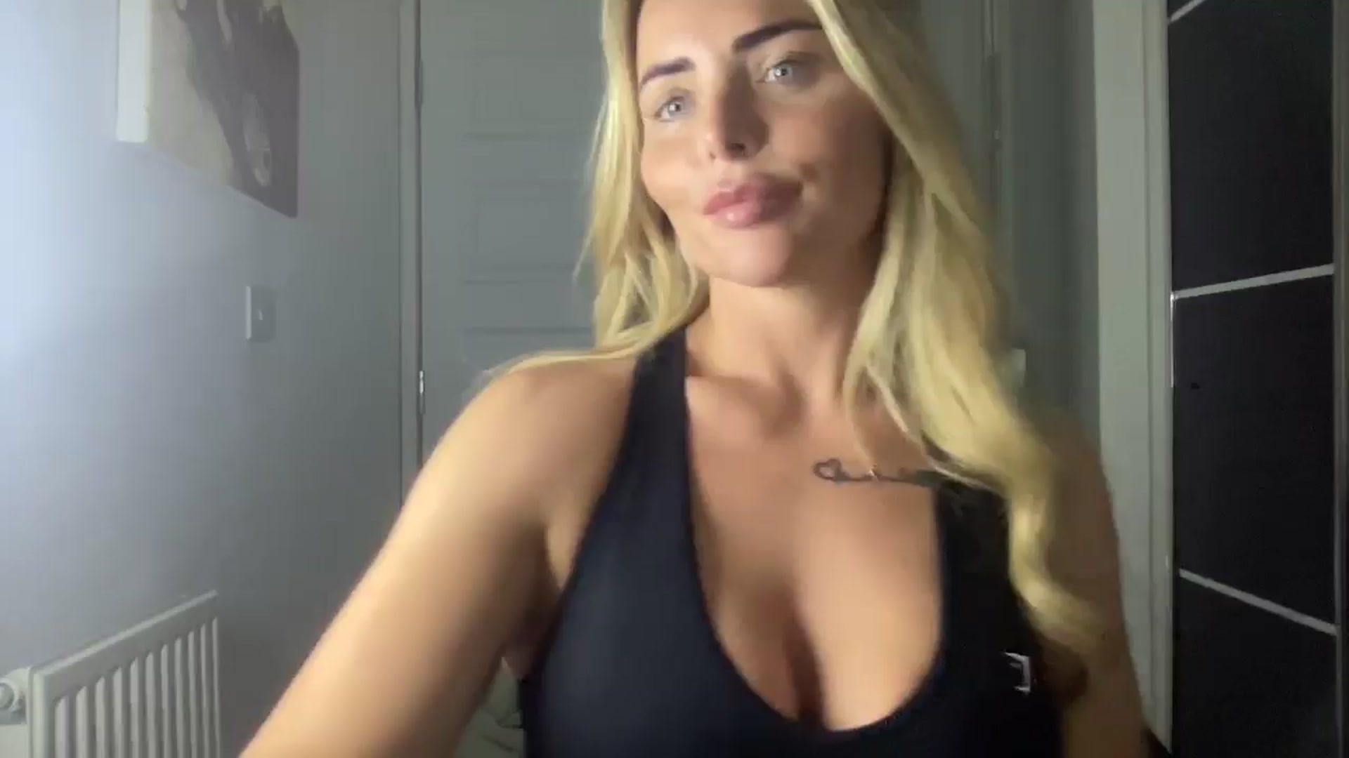 Gallery image thumbnail from kittycatxx's myfreecams stream on, 04/03/2025, 19:23 image 17 of 20