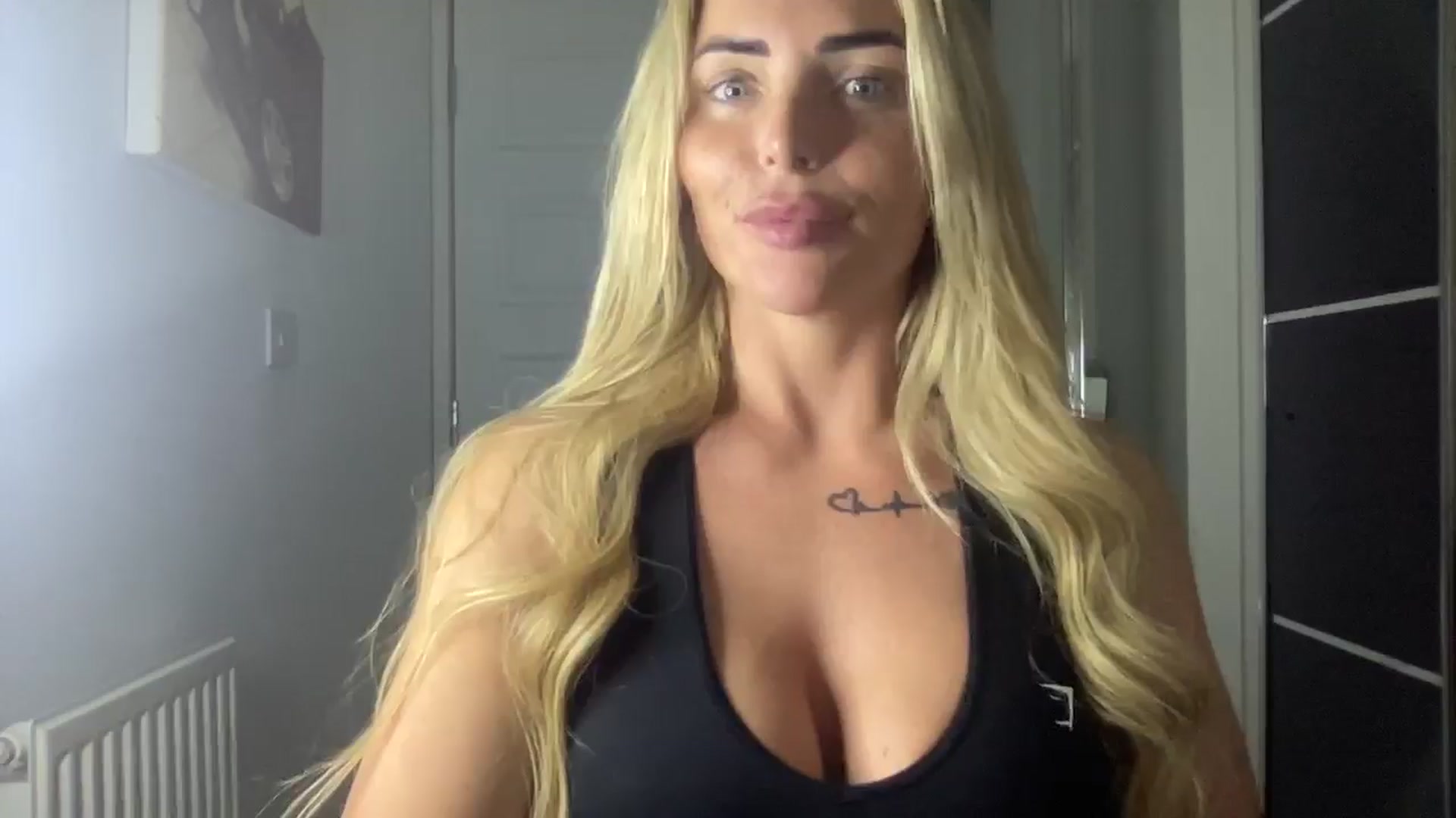 Gallery image thumbnail from kittycatxx's myfreecams stream on, 04/03/2025, 19:23 image 20 of 20