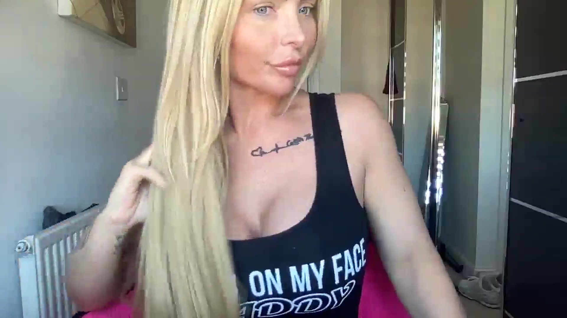 Gallery image thumbnail from kittycatxx's myfreecams stream on, 04/06/2025, 12:30 image 14 of 20