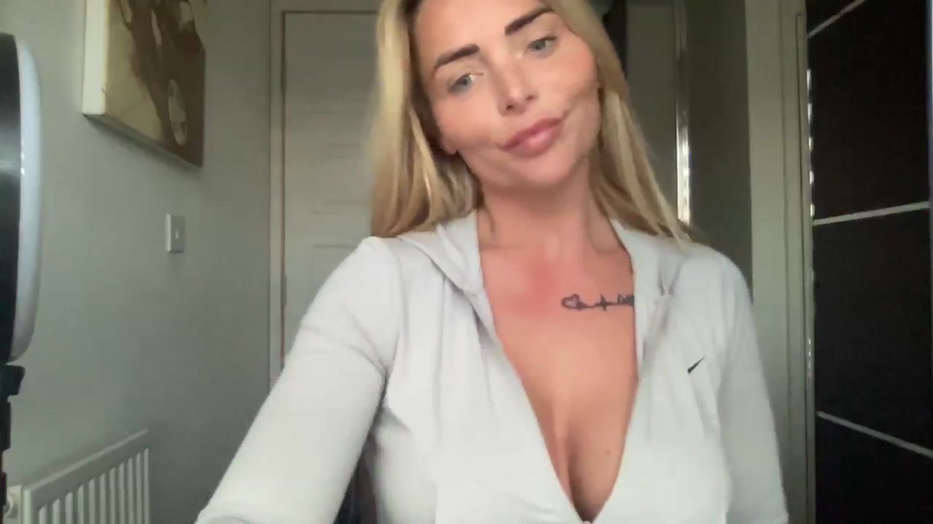 Gallery image thumbnail from kittycatxx's myfreecams stream on, 04/11/2025, 18:57 image 10 of 20