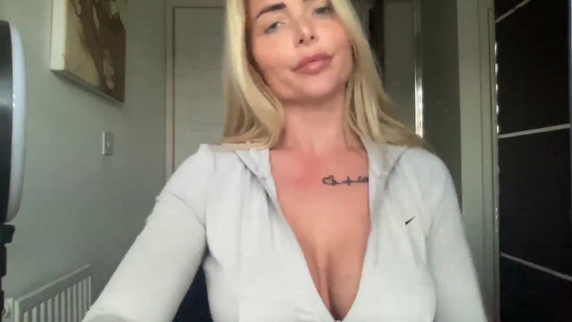 Gallery image thumbnail from kittycatxx's myfreecams stream on, 04/11/2025, 18:57 image 11 of 20
