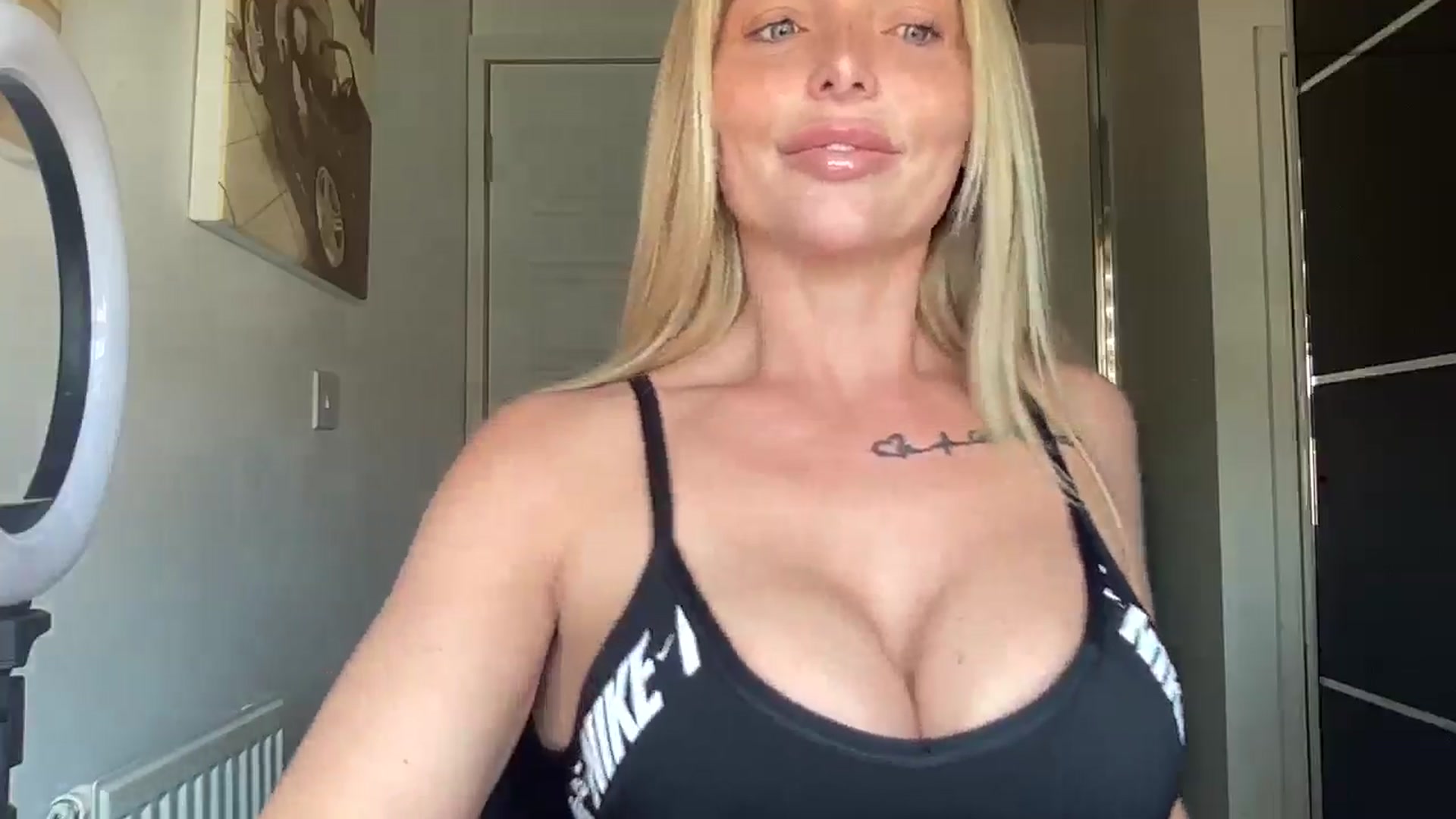 Gallery image thumbnail from kittycatxx's myfreecams stream on, 04/12/2025, 10:41 image 17 of 20