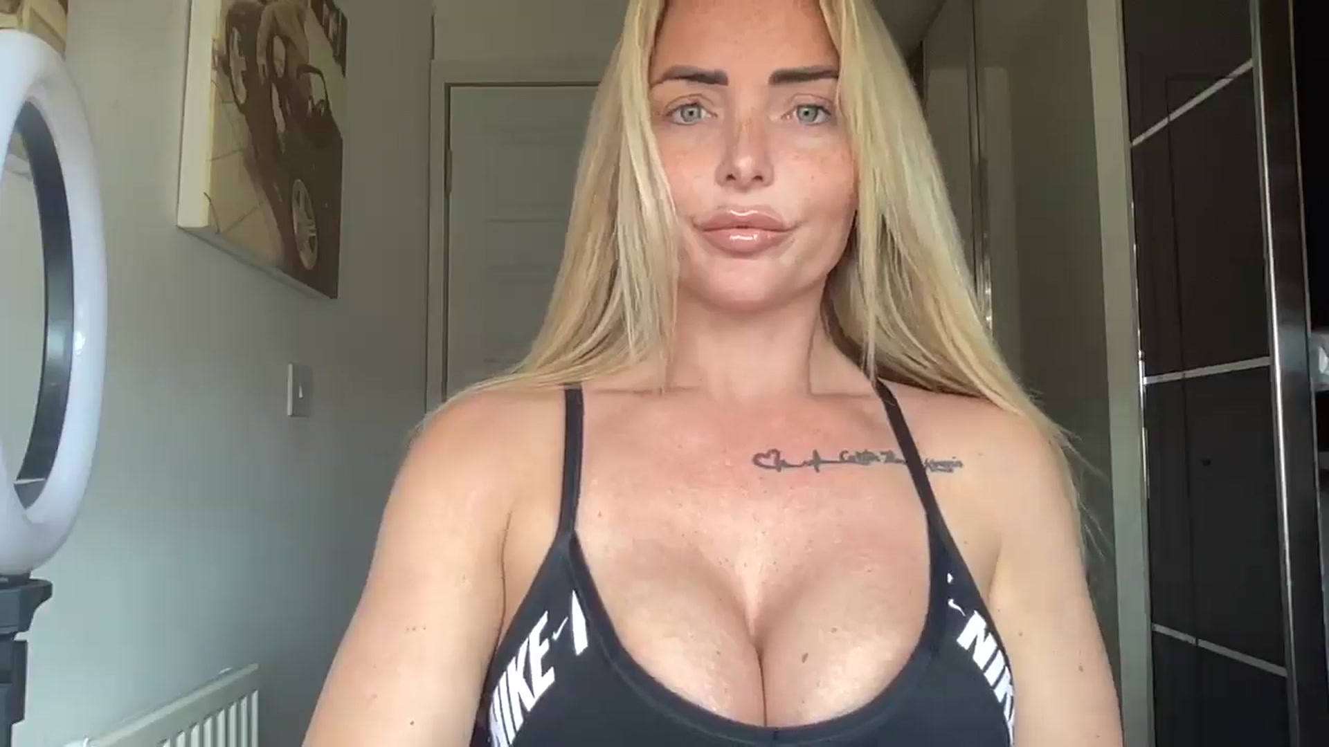 Gallery image thumbnail from kittycatxx's myfreecams stream on, 04/12/2025, 11:04 image 5 of 20