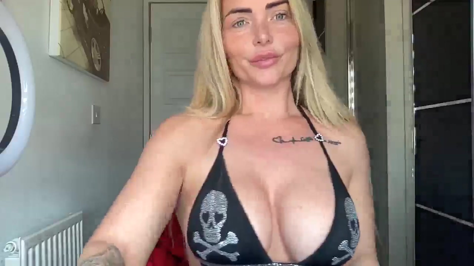 Gallery image thumbnail from kittycatxx's myfreecams stream on, 04/13/2025, 10:01 image 13 of 20